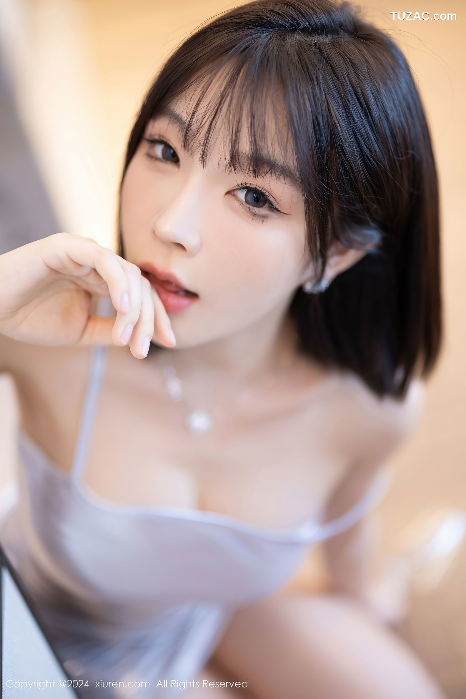 XiuRen秀人网-9020-徐莉芝Booty-白色连衣短裙-银色吊带裙-2024.08.15