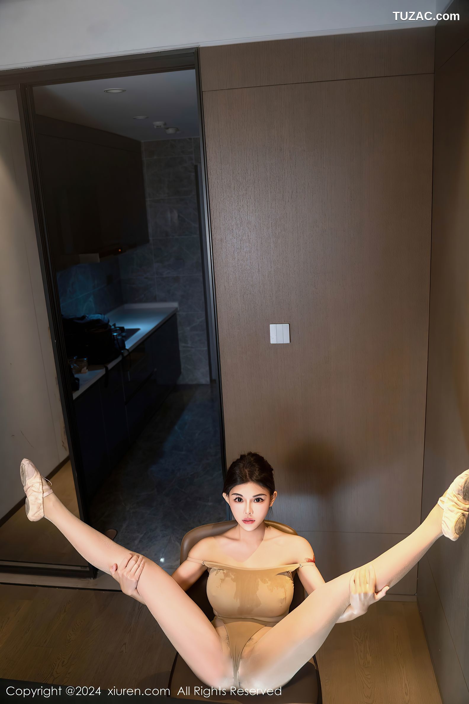 XiuRen秀人网-9033-小童颜-肉色瑜伽练功服湿身爆乳-2024.08.19