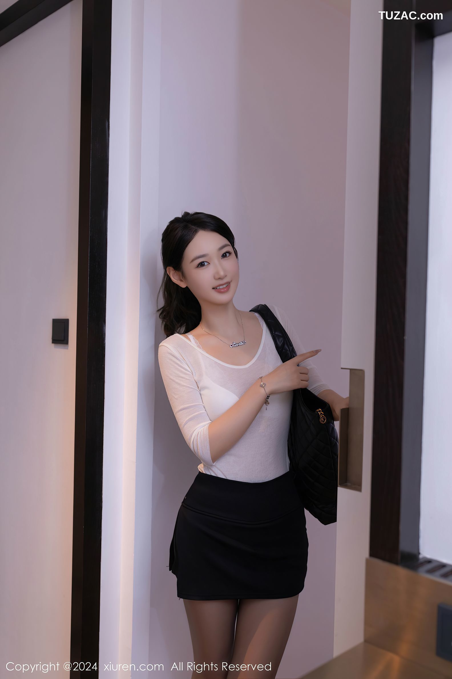 XiuRen秀人网-9036-唐安琪-离家出走剧情-白T黑短裙-2024.08.19