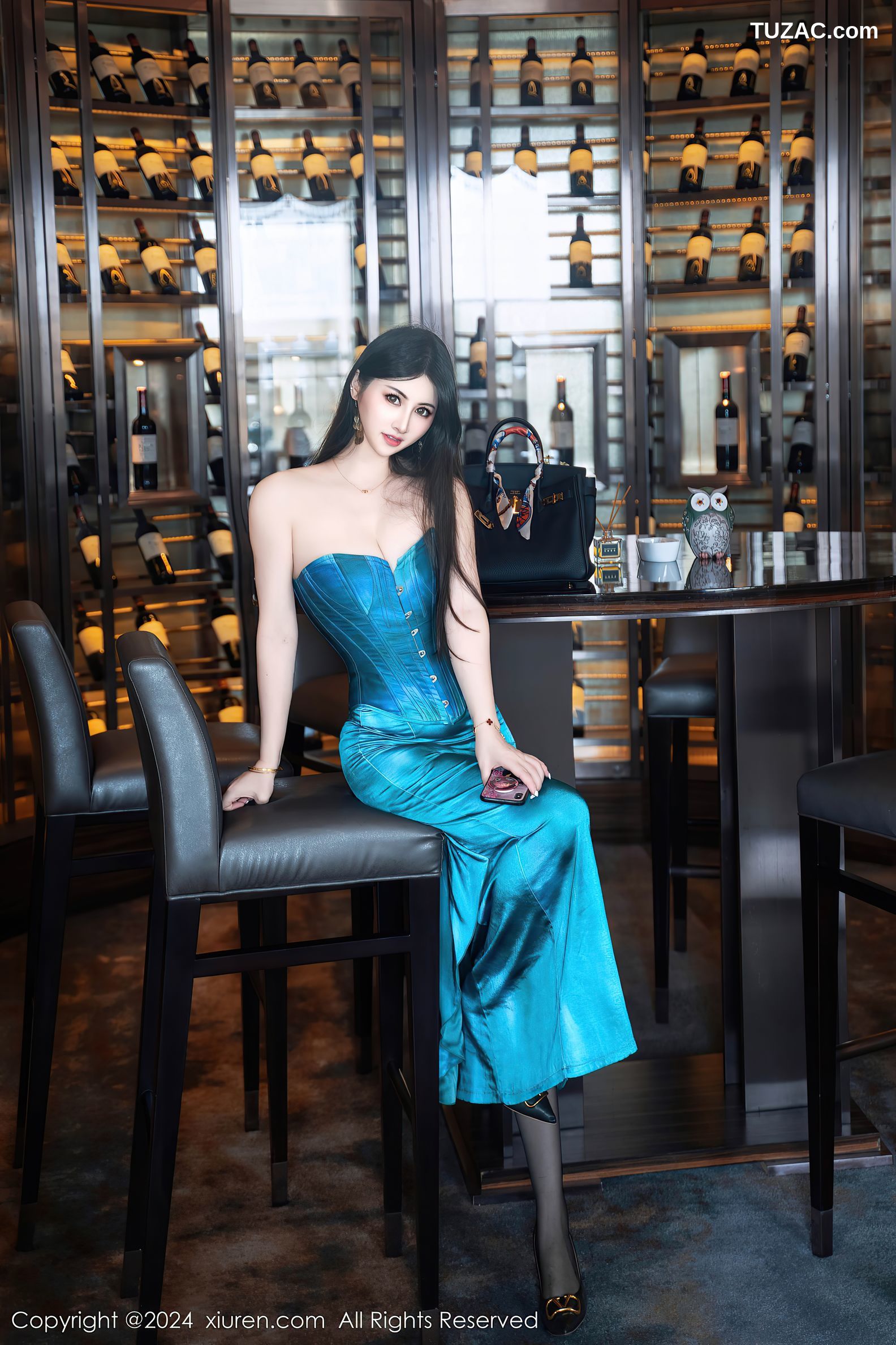 XiuRen秀人网-9039-诗诗kiki-酒吧巧遇蓝色抹胸礼服裙美女轻透黑纱情趣内衣-2024.08.20