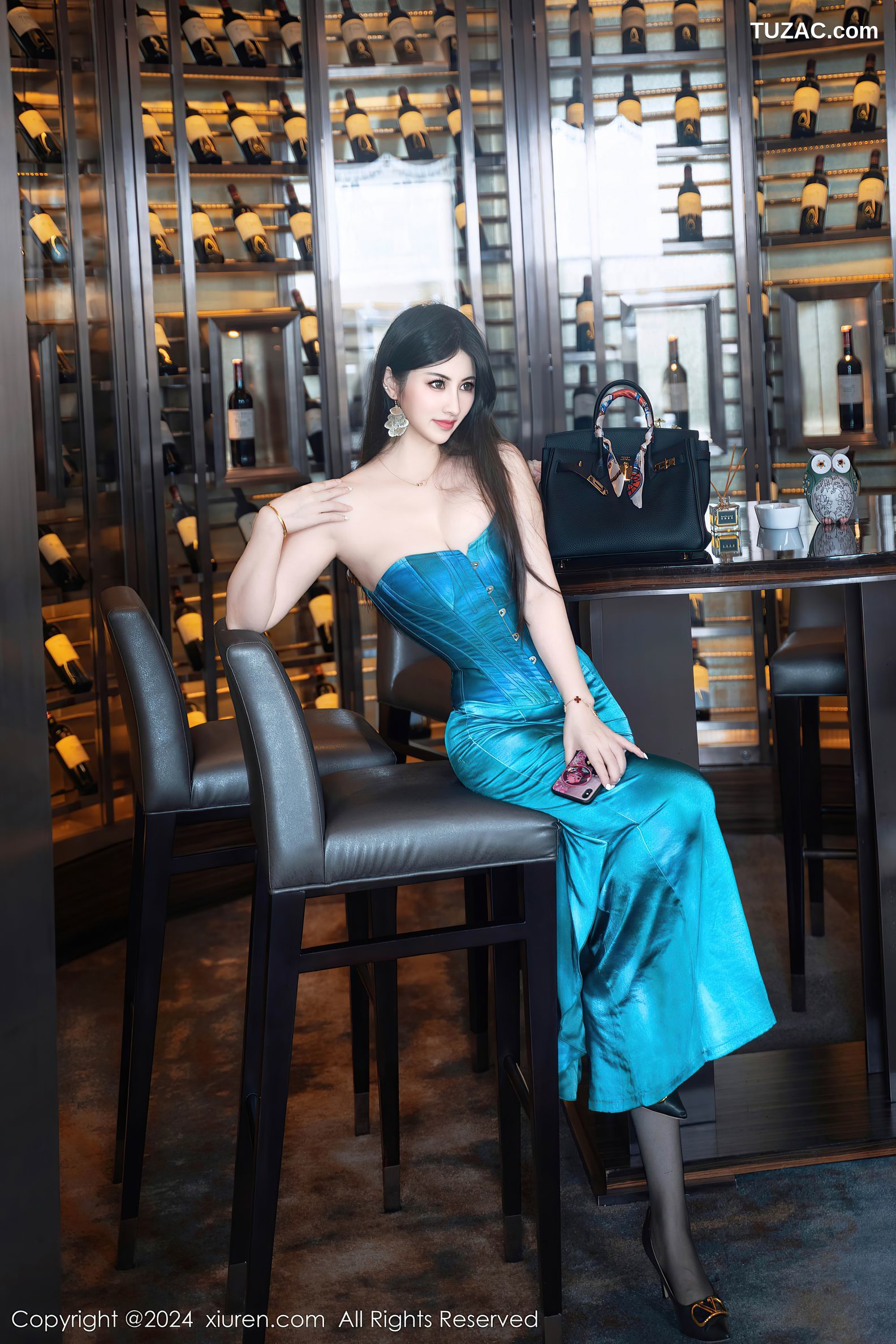 XiuRen秀人网-9039-诗诗kiki-酒吧巧遇蓝色抹胸礼服裙美女轻透黑纱情趣内衣-2024.08.20