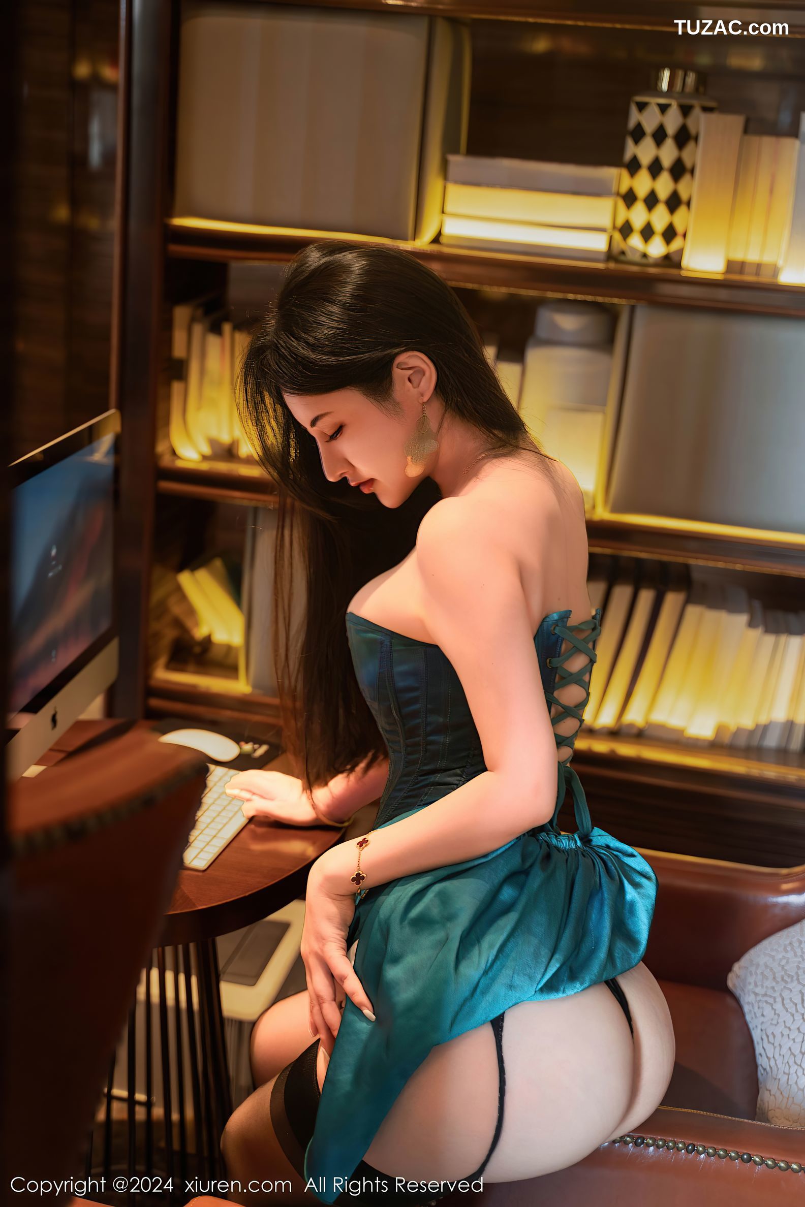 XiuRen秀人网-9039-诗诗kiki-酒吧巧遇蓝色抹胸礼服裙美女轻透黑纱情趣内衣-2024.08.20