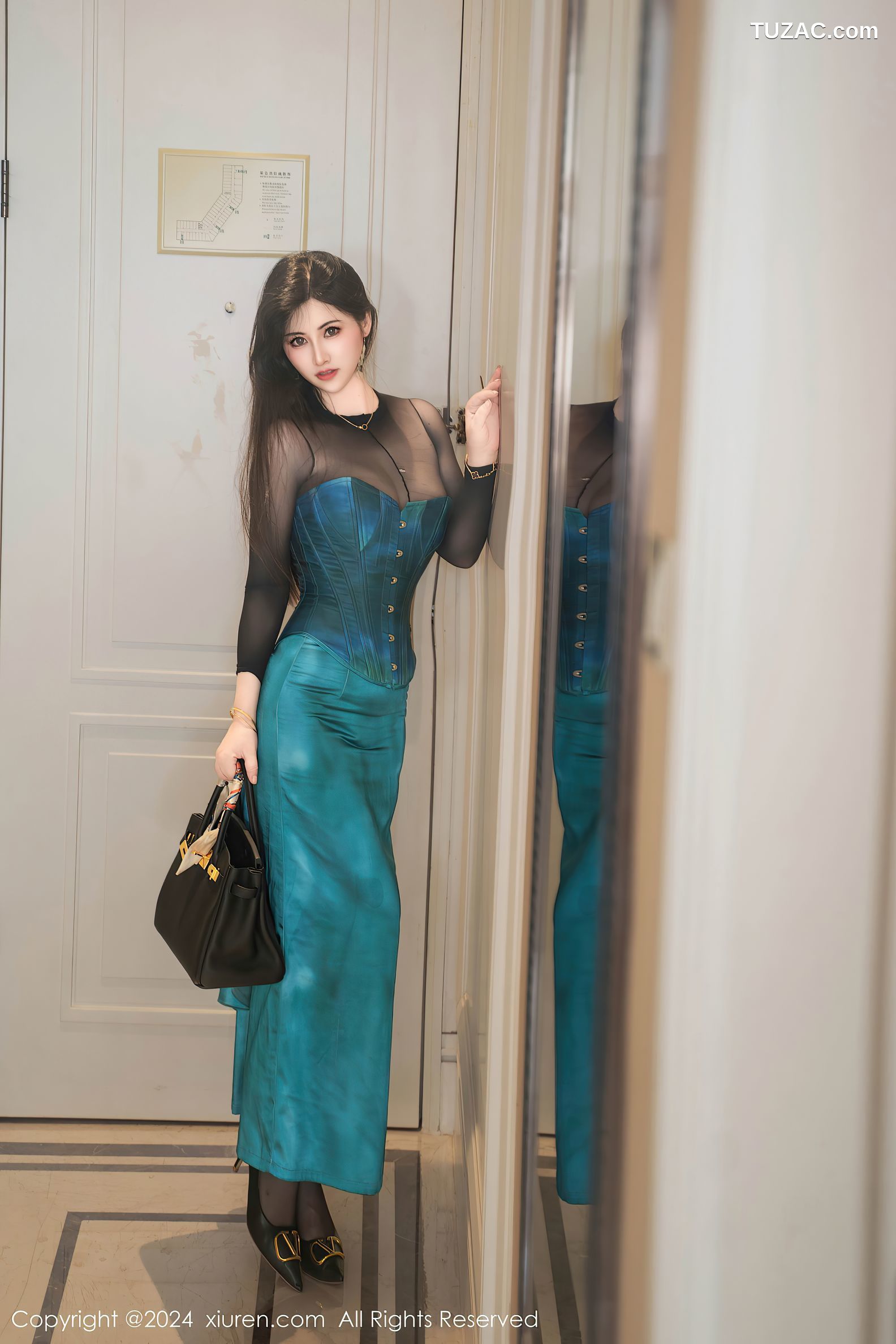 XiuRen秀人网-9039-诗诗kiki-酒吧巧遇蓝色抹胸礼服裙美女轻透黑纱情趣内衣-2024.08.20