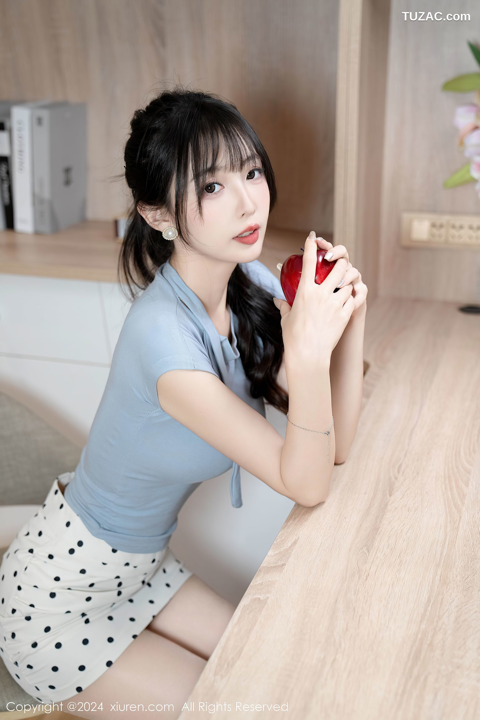 XiuRen秀人网-9054-林星阑-蓝灰T白色斑点短裙-淡粉情趣内衣-2024.08.22