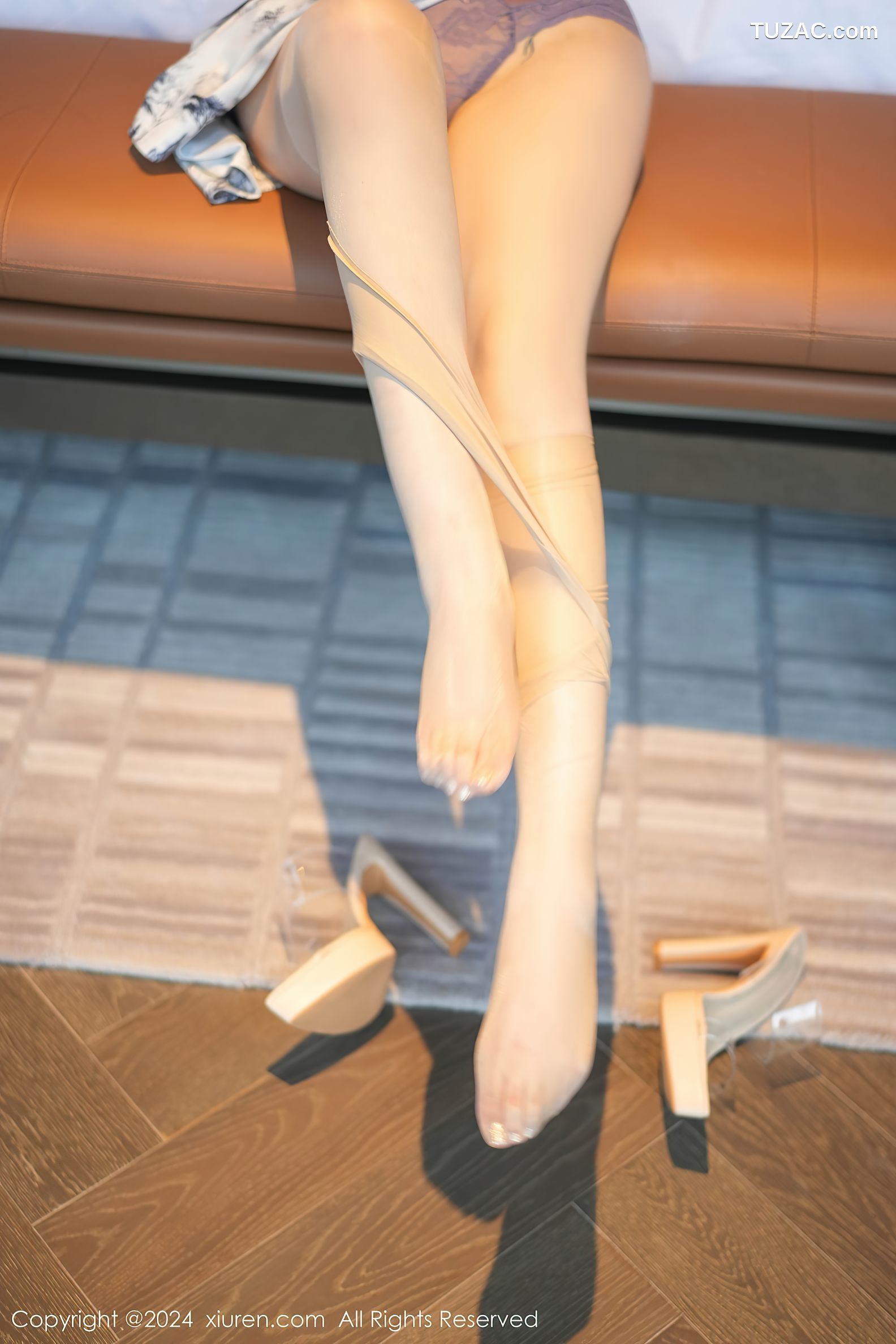 XiuRen秀人网-9058-允爾-日本旅拍-白色深蓝印花旗袍深紫内衣-2024.08.23