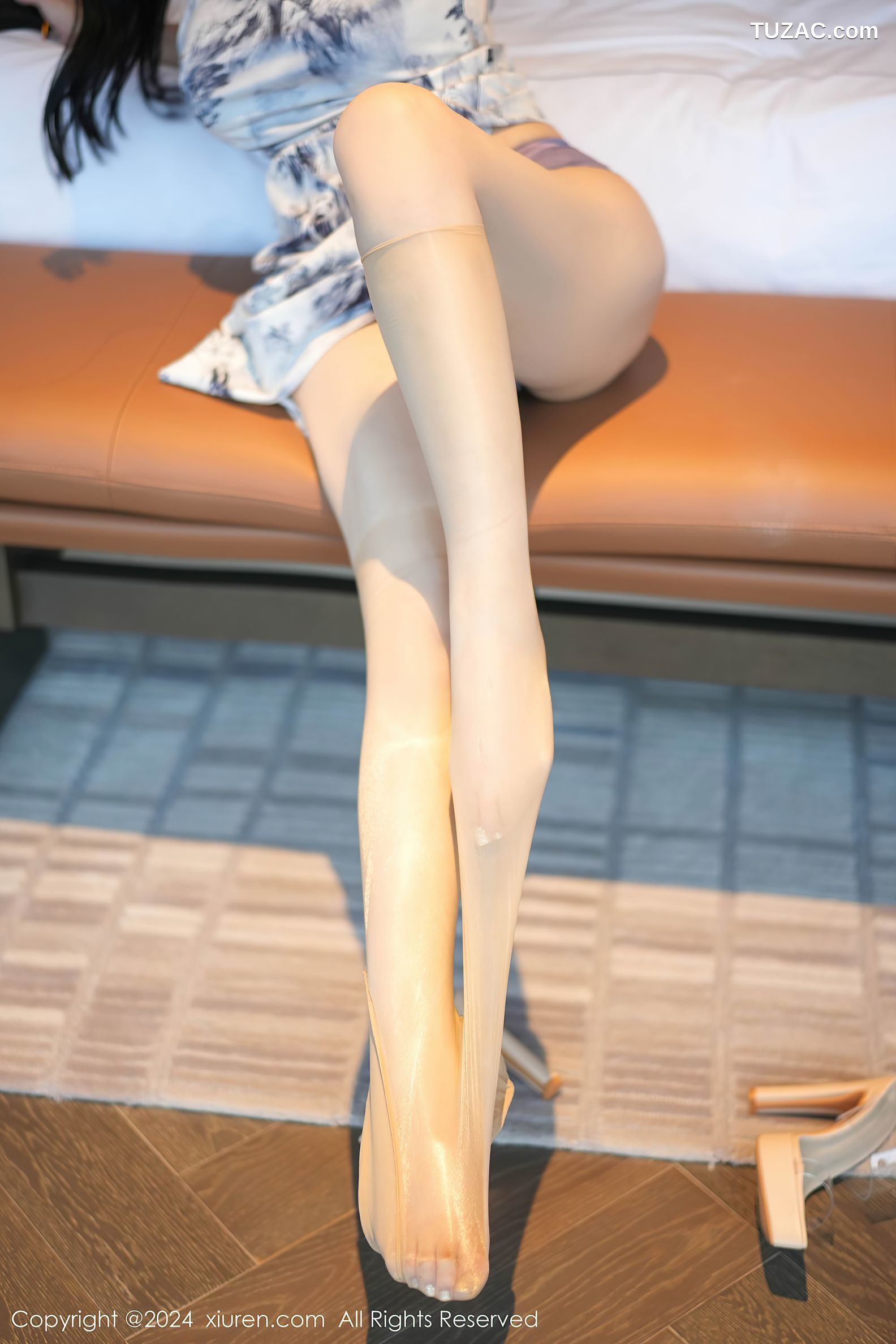 XiuRen秀人网-9058-允爾-日本旅拍-白色深蓝印花旗袍深紫内衣-2024.08.23