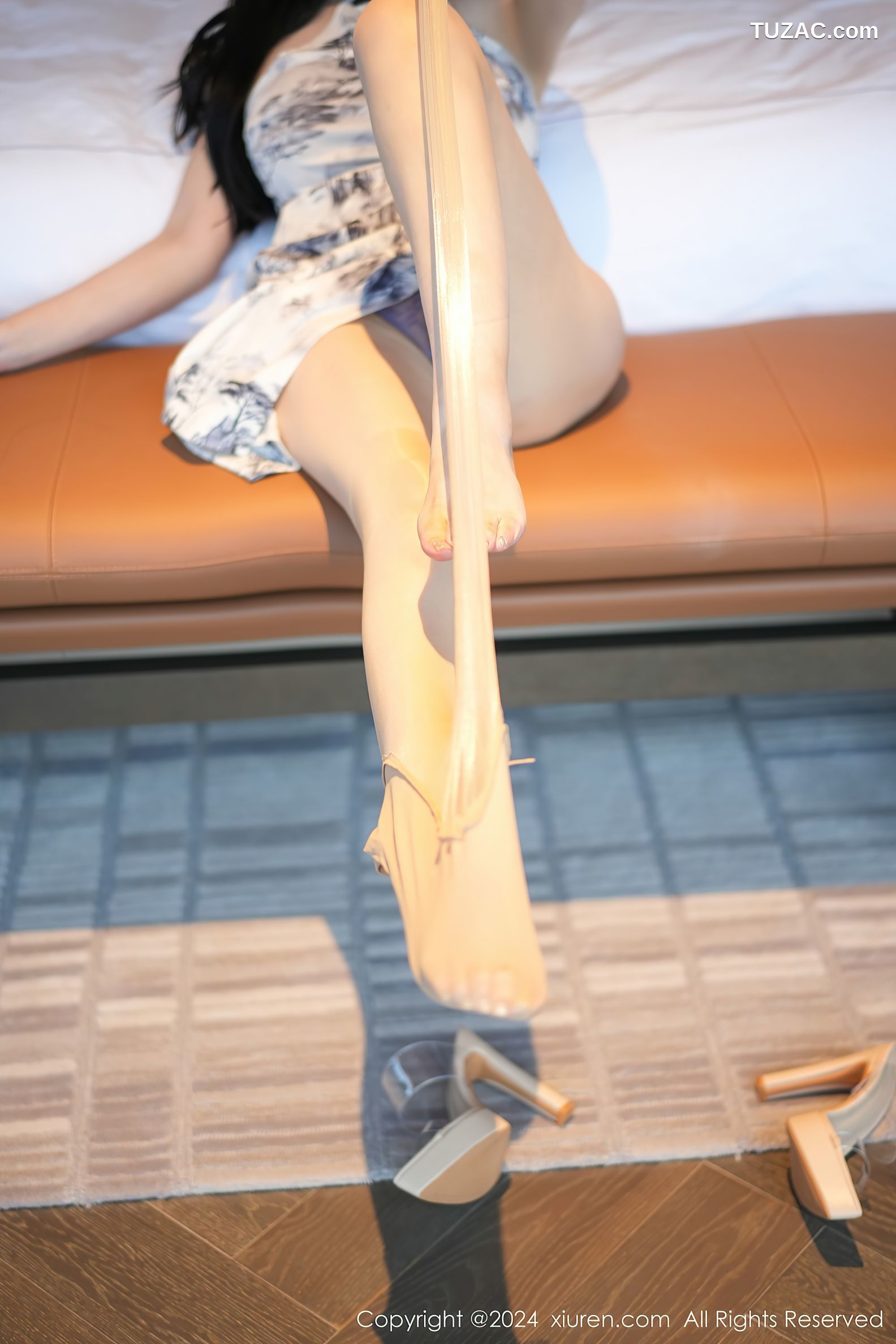 XiuRen秀人网-9058-允爾-日本旅拍-白色深蓝印花旗袍深紫内衣-2024.08.23