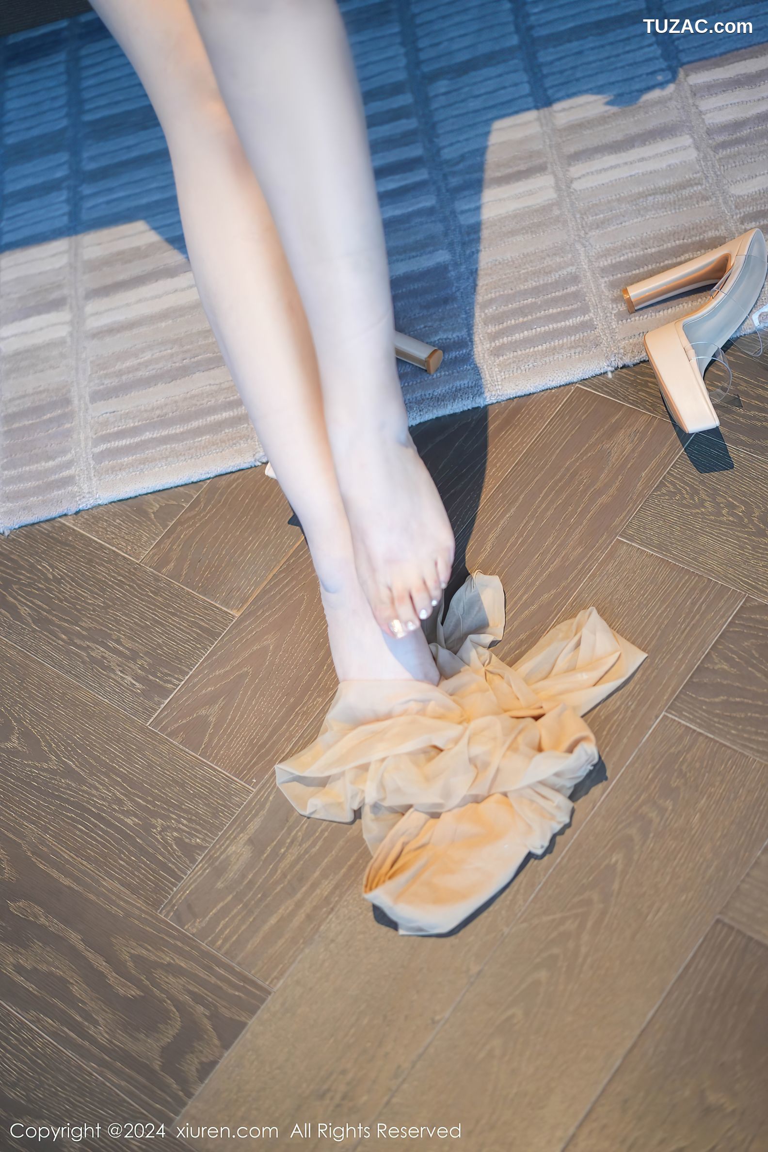 XiuRen秀人网-9058-允爾-日本旅拍-白色深蓝印花旗袍深紫内衣-2024.08.23