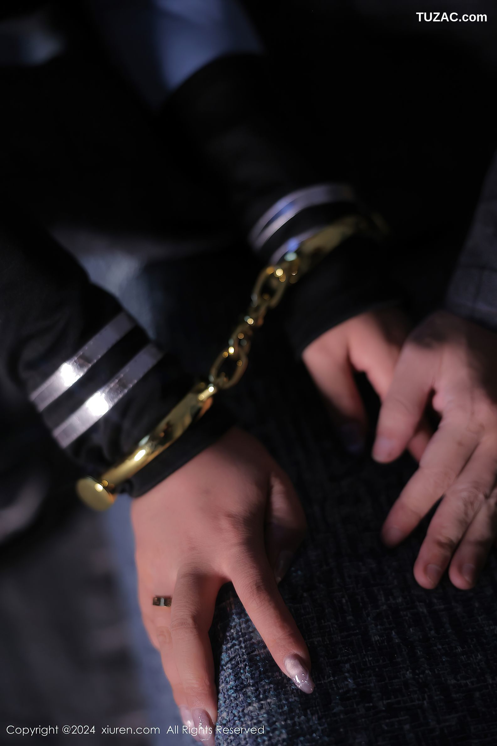 XiuRen秀人网-9071-麦田-情趣兔女郎女警黑丝-2024.08.27