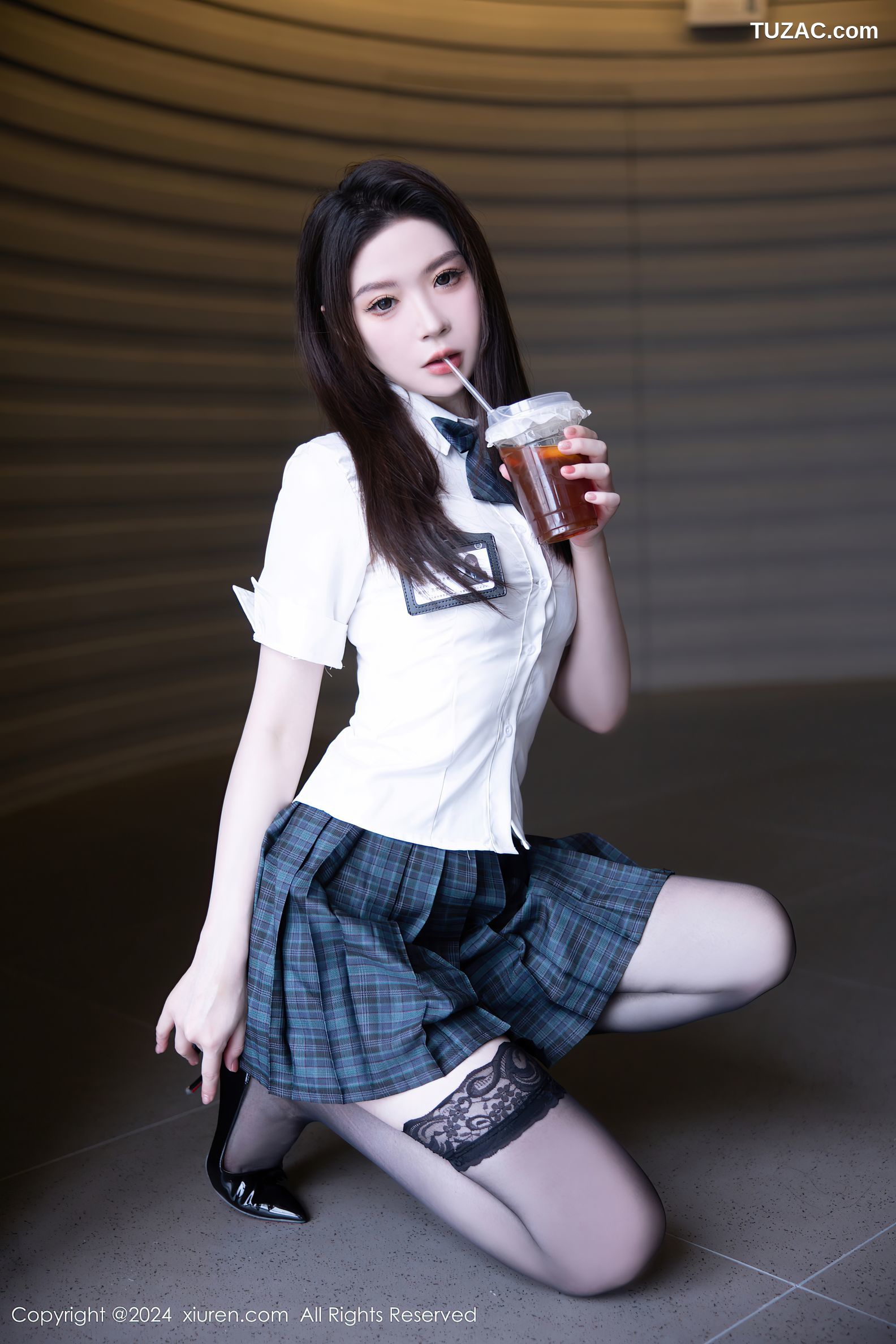 XiuRen秀人网-9074-梦心玥-女学生JK制服白衬衫蓝格子裙黑丝-2024.08.27