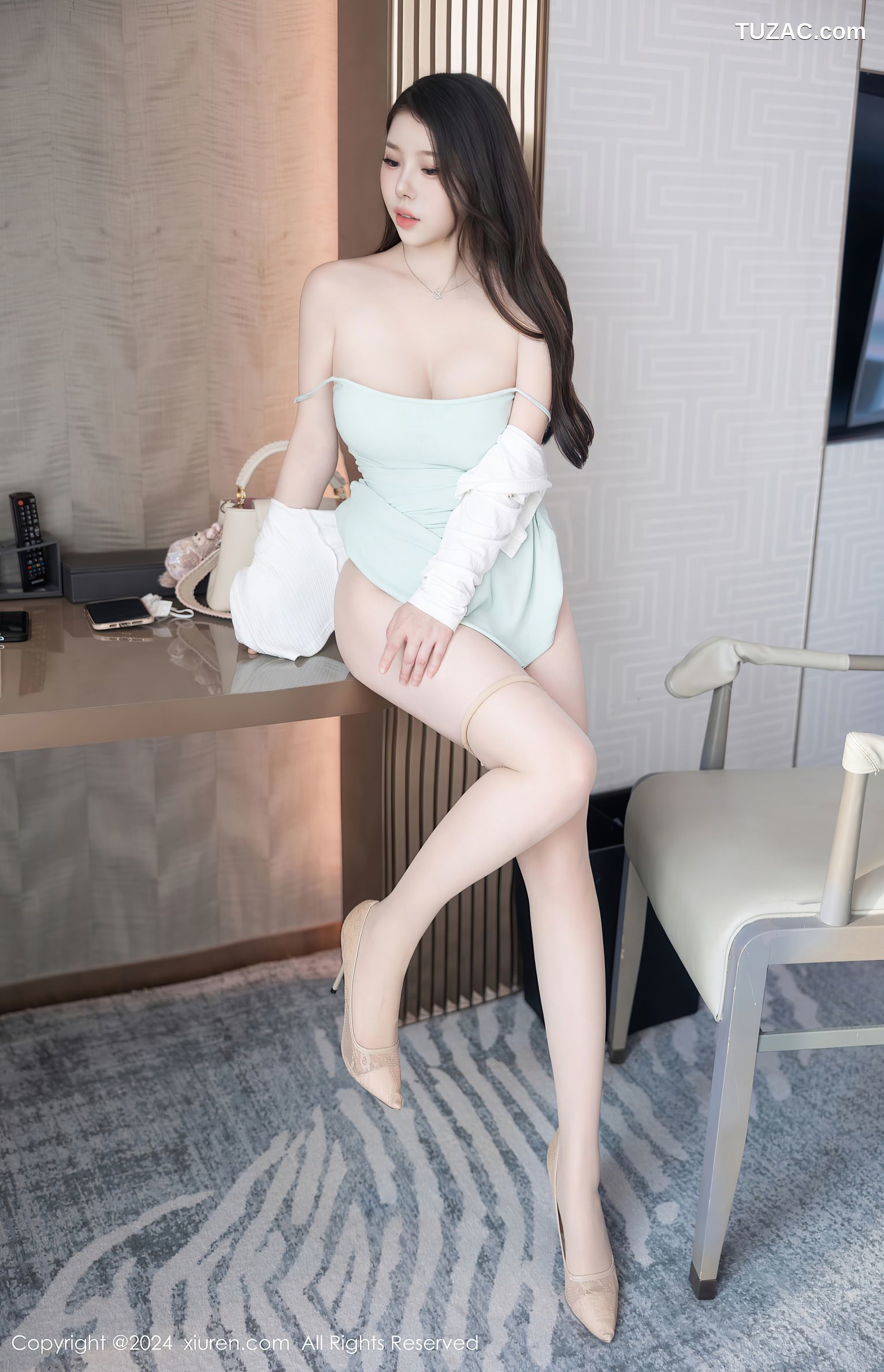 XiuRen秀人网-9080-白茹雪abby-牙青色吊带连衣裙肉丝-2024.08.28