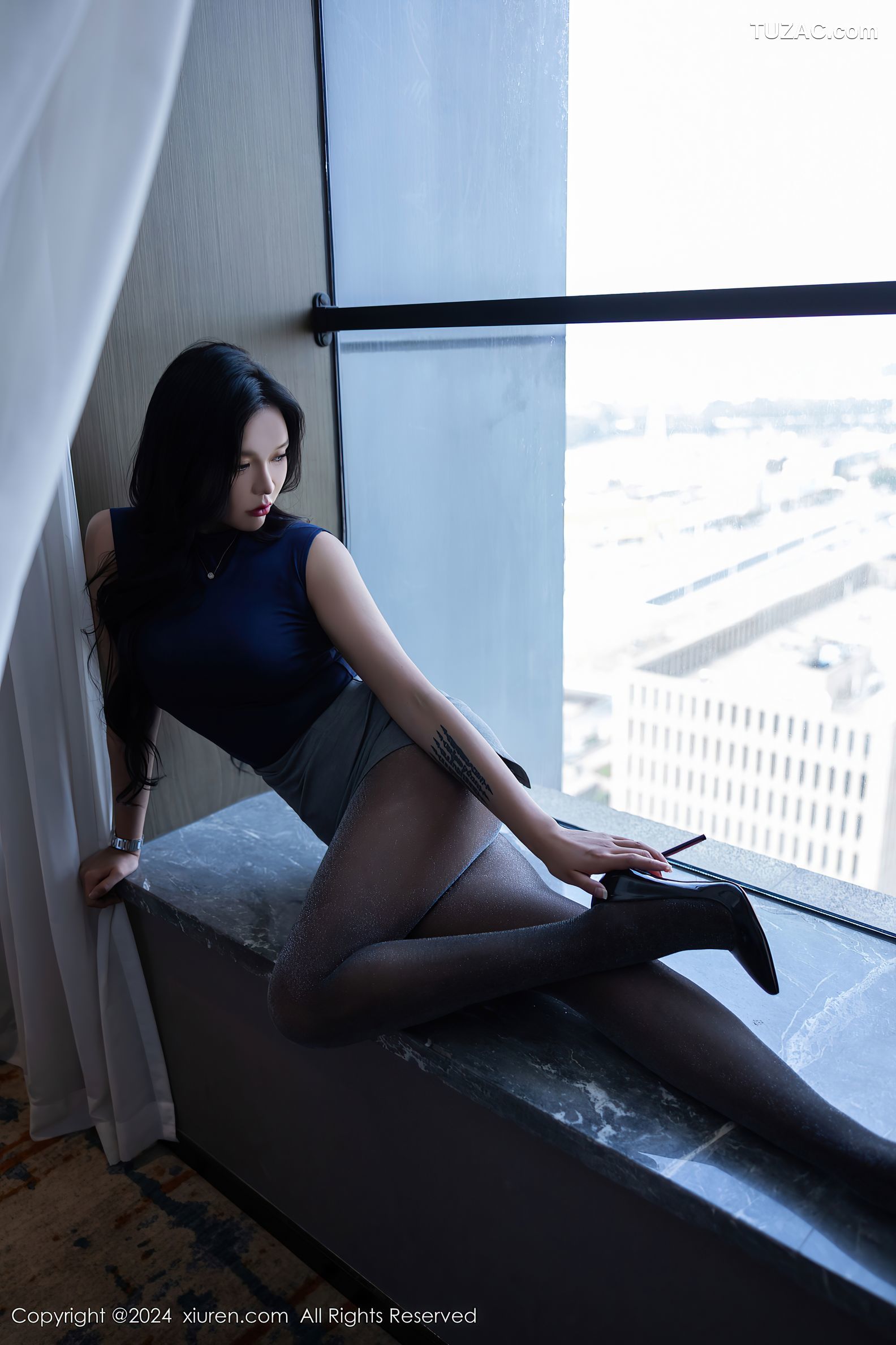 XiuRen秀人网-9082-娜比-深蓝T灰短裙蓝色内衣黑丝-2024.08.29