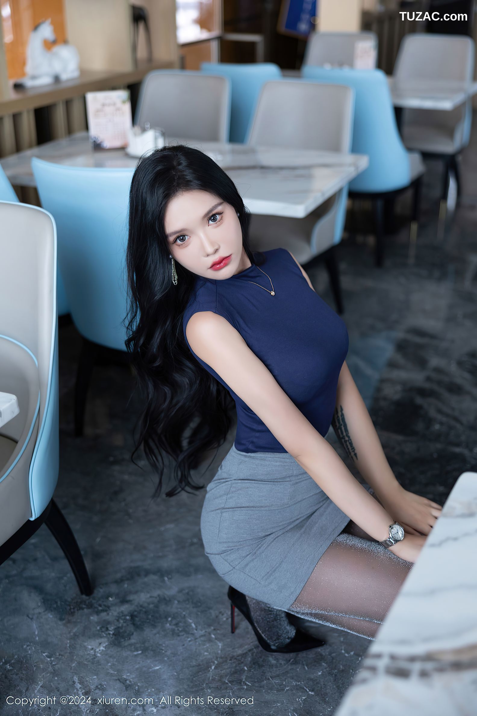 XiuRen秀人网-9082-娜比-深蓝T灰短裙蓝色内衣黑丝-2024.08.29