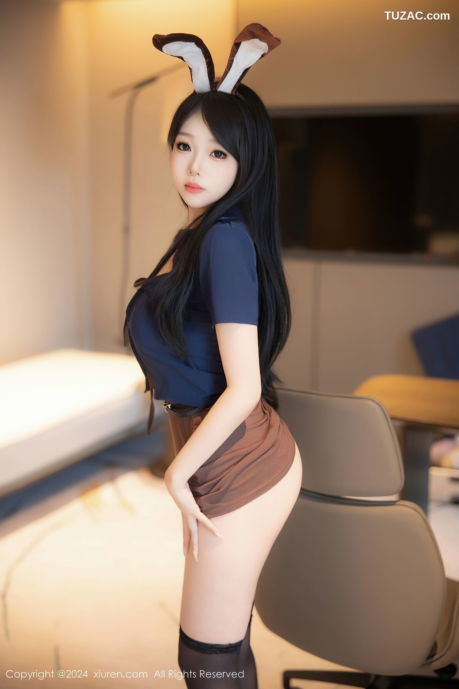 XiuRen秀人网-9083-黎秋秋-兔耳蓝衬衫棕色短裙黑丝爆乳-2024.08.29
