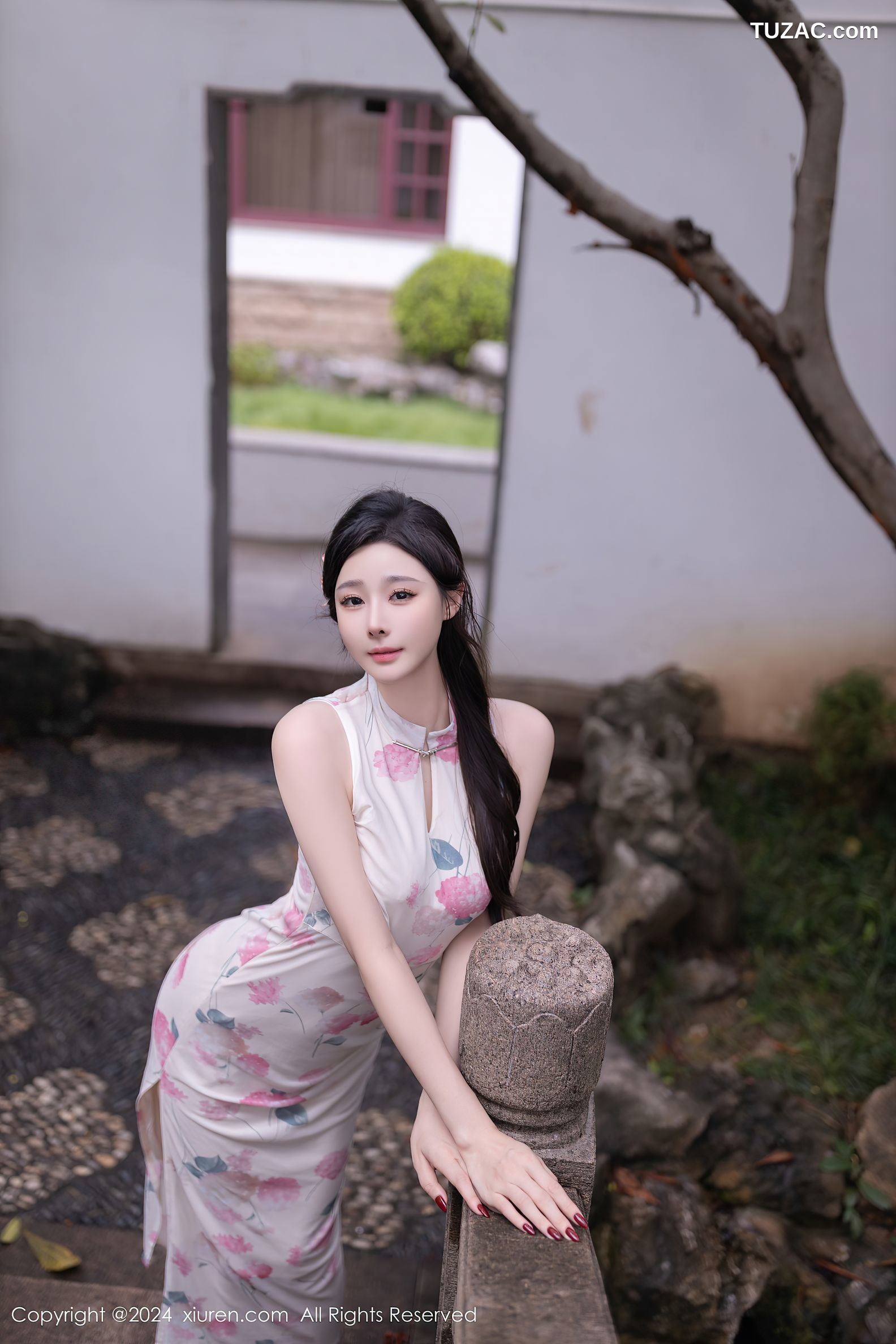 XiuRen秀人网-9087-小逗逗-白色粉印花旗袍白色内衣-2024.08.29