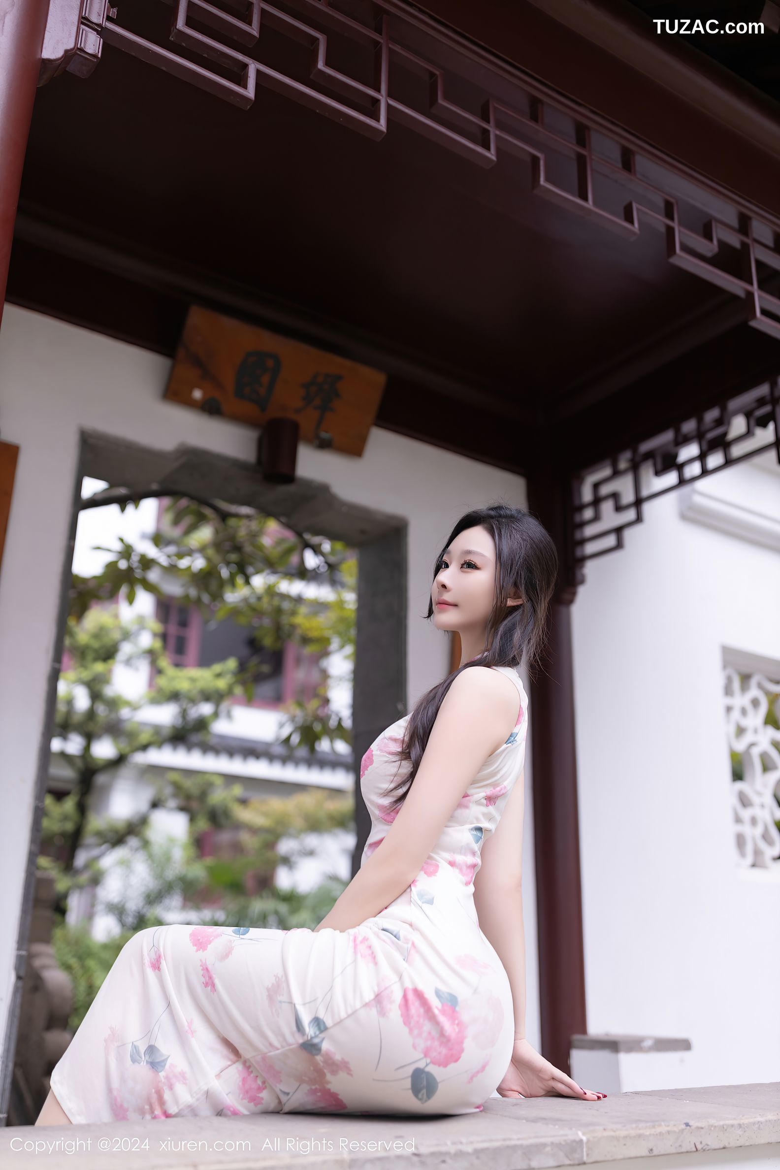 XiuRen秀人网-9087-小逗逗-白色粉印花旗袍白色内衣-2024.08.29