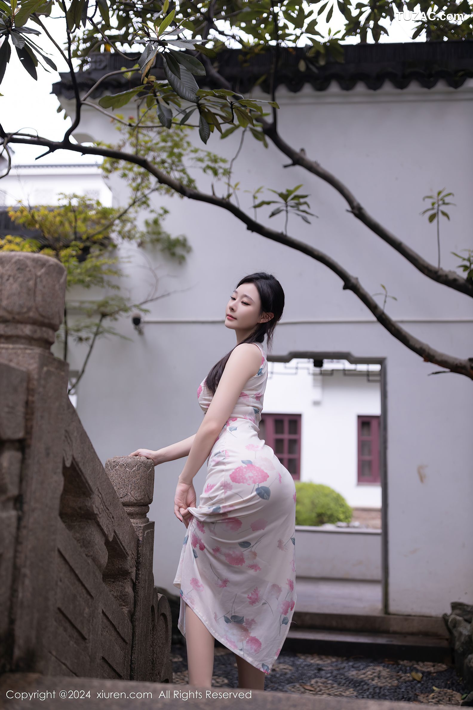 XiuRen秀人网-9087-小逗逗-白色粉印花旗袍白色内衣-2024.08.29