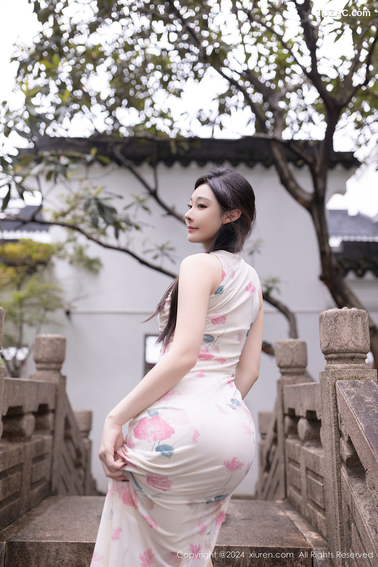 XiuRen秀人网-9087-小逗逗-白色粉印花旗袍白色内衣-2024.08.29