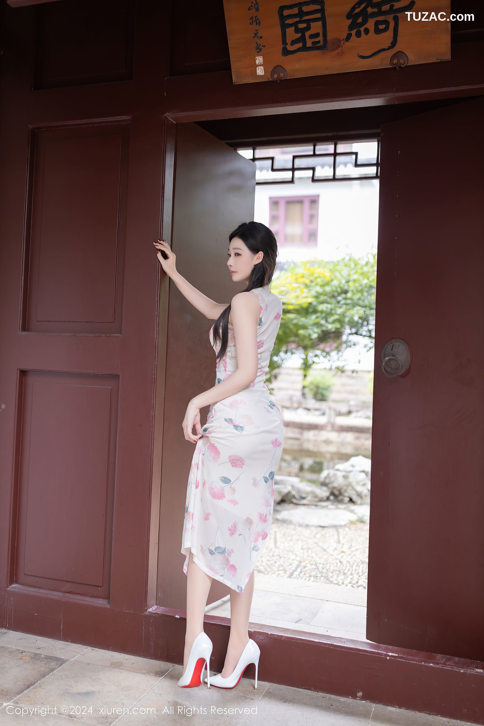 XiuRen秀人网-9087-小逗逗-白色粉印花旗袍白色内衣-2024.08.29
