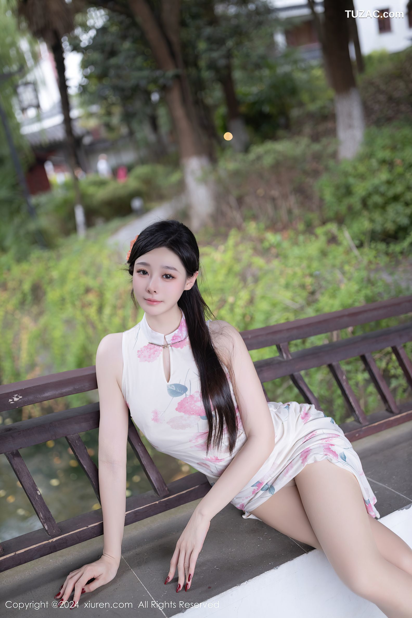 XiuRen秀人网-9087-小逗逗-白色粉印花旗袍白色内衣-2024.08.29