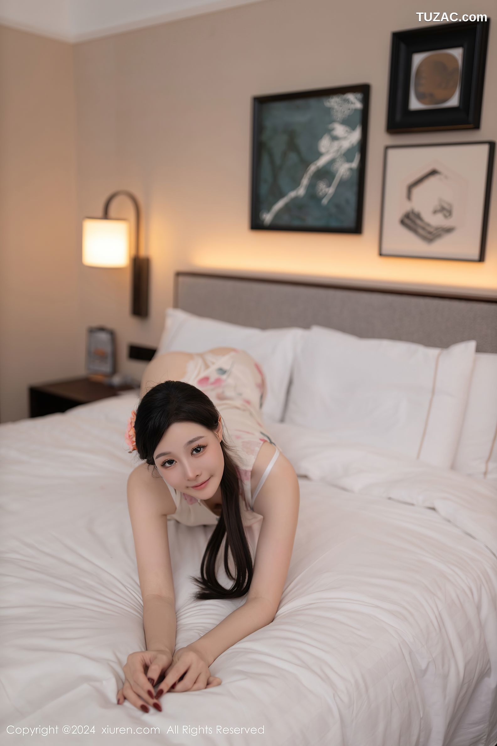 XiuRen秀人网-9087-小逗逗-白色粉印花旗袍白色内衣-2024.08.29