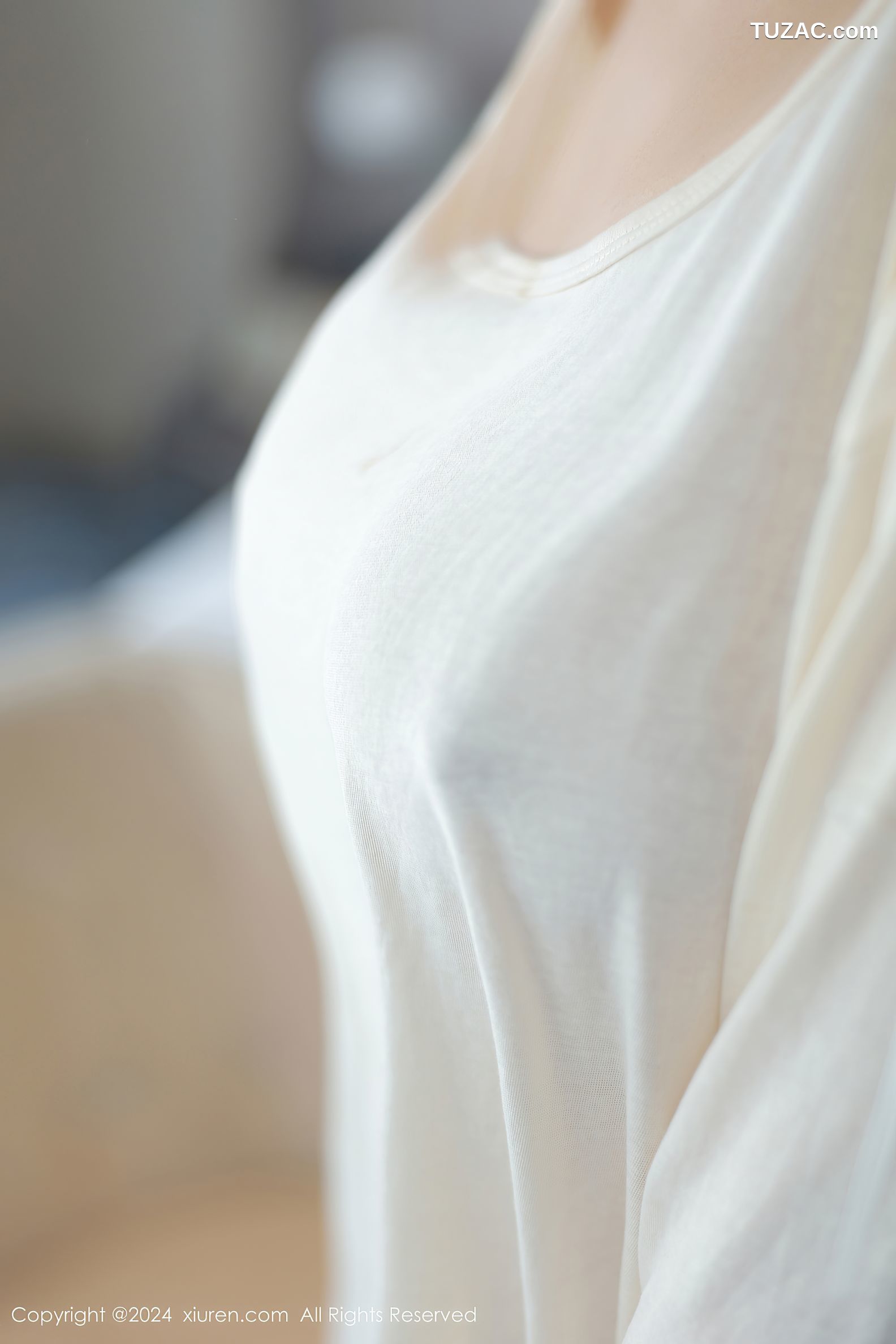 XiuRen秀人网-9089-柚柚小奶瓶-首套写真-宽松白T黑丝浴室湿身-2024.08.30