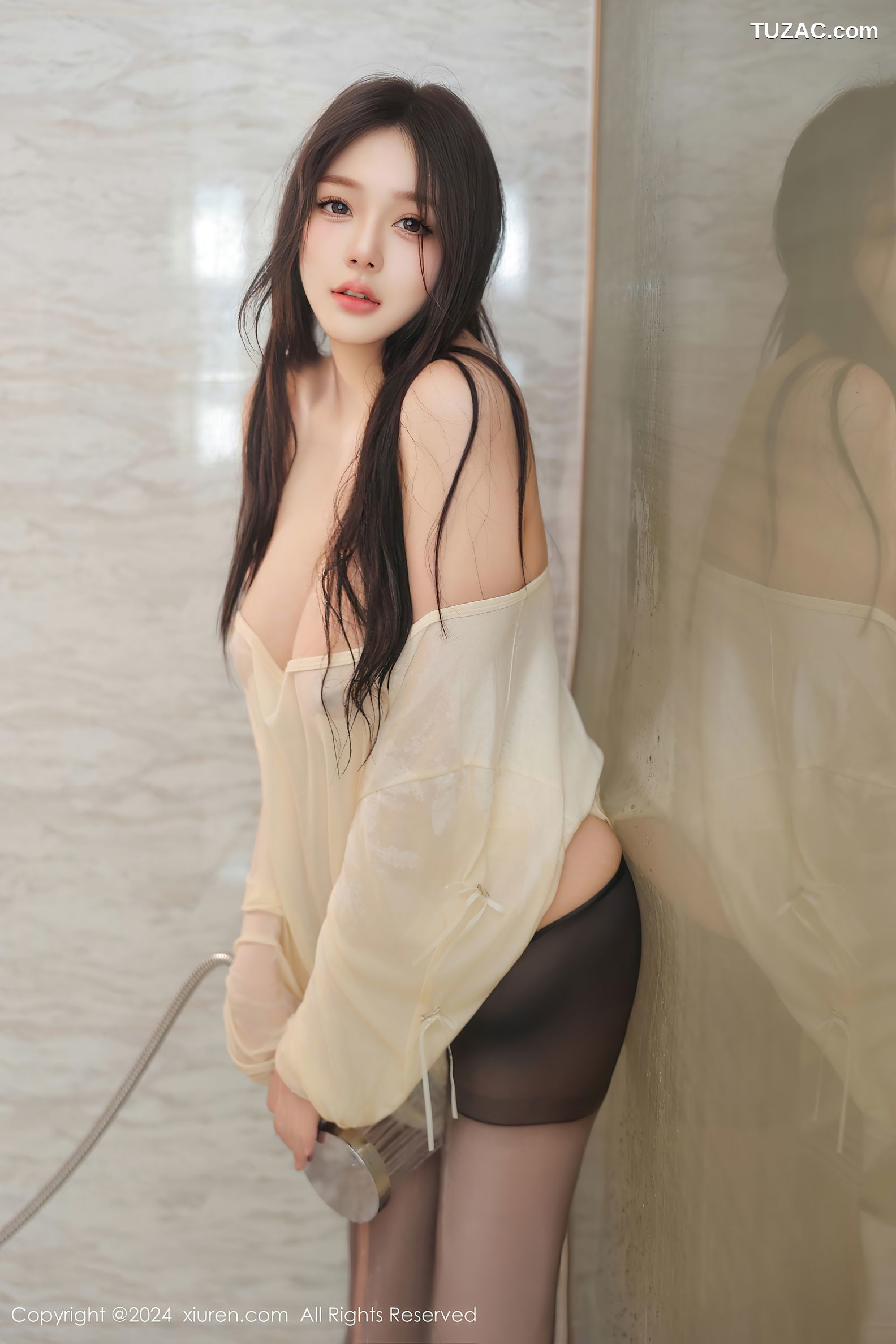 XiuRen秀人网-9089-柚柚小奶瓶-首套写真-宽松白T黑丝浴室湿身-2024.08.30