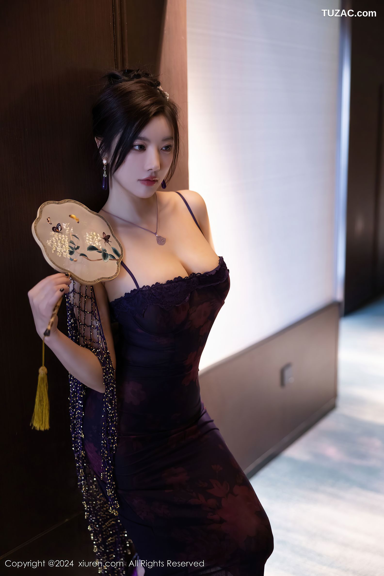 XiuRen秀人网-9092-杨晨晨Yome-紫色吊带连衣裙紫色情趣内衣-2024.08.30