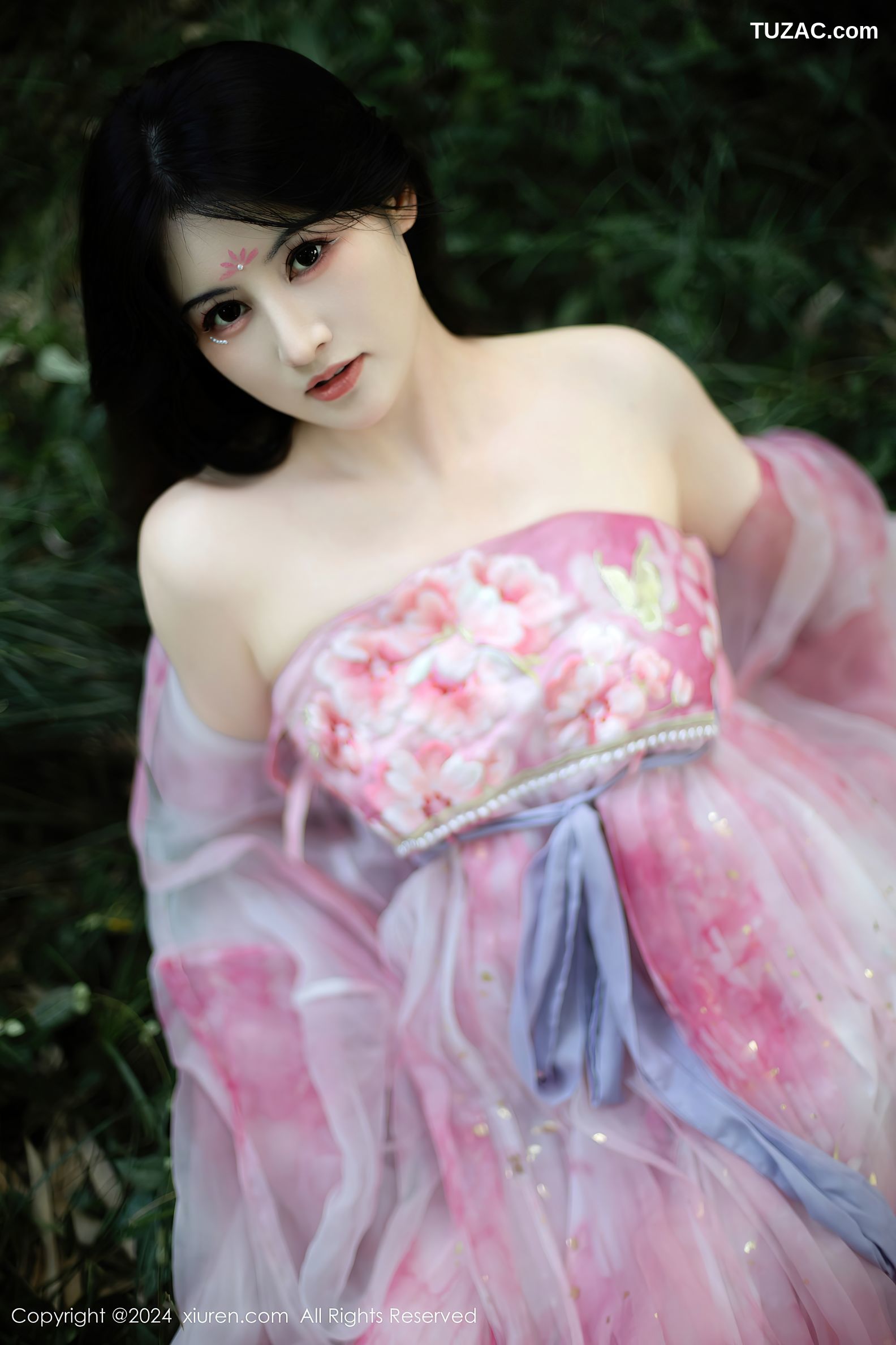 XiuRen秀人网-9100-诗诗kiki-古风粉纱户外竹林小溪真空湿身-2024.09.02