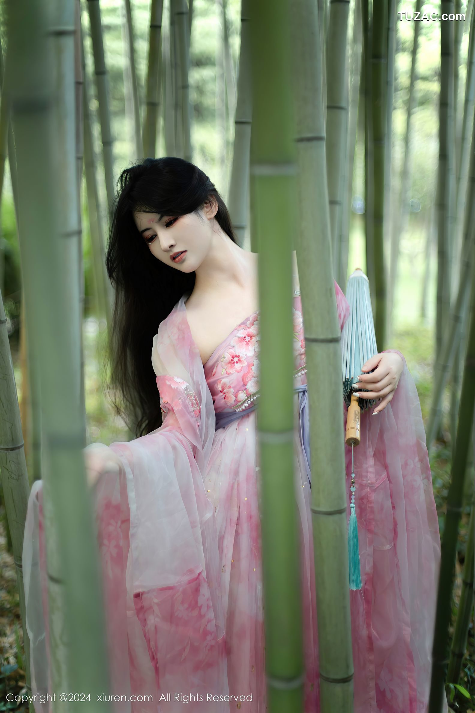 XiuRen秀人网-9100-诗诗kiki-古风粉纱户外竹林小溪真空湿身-2024.09.02