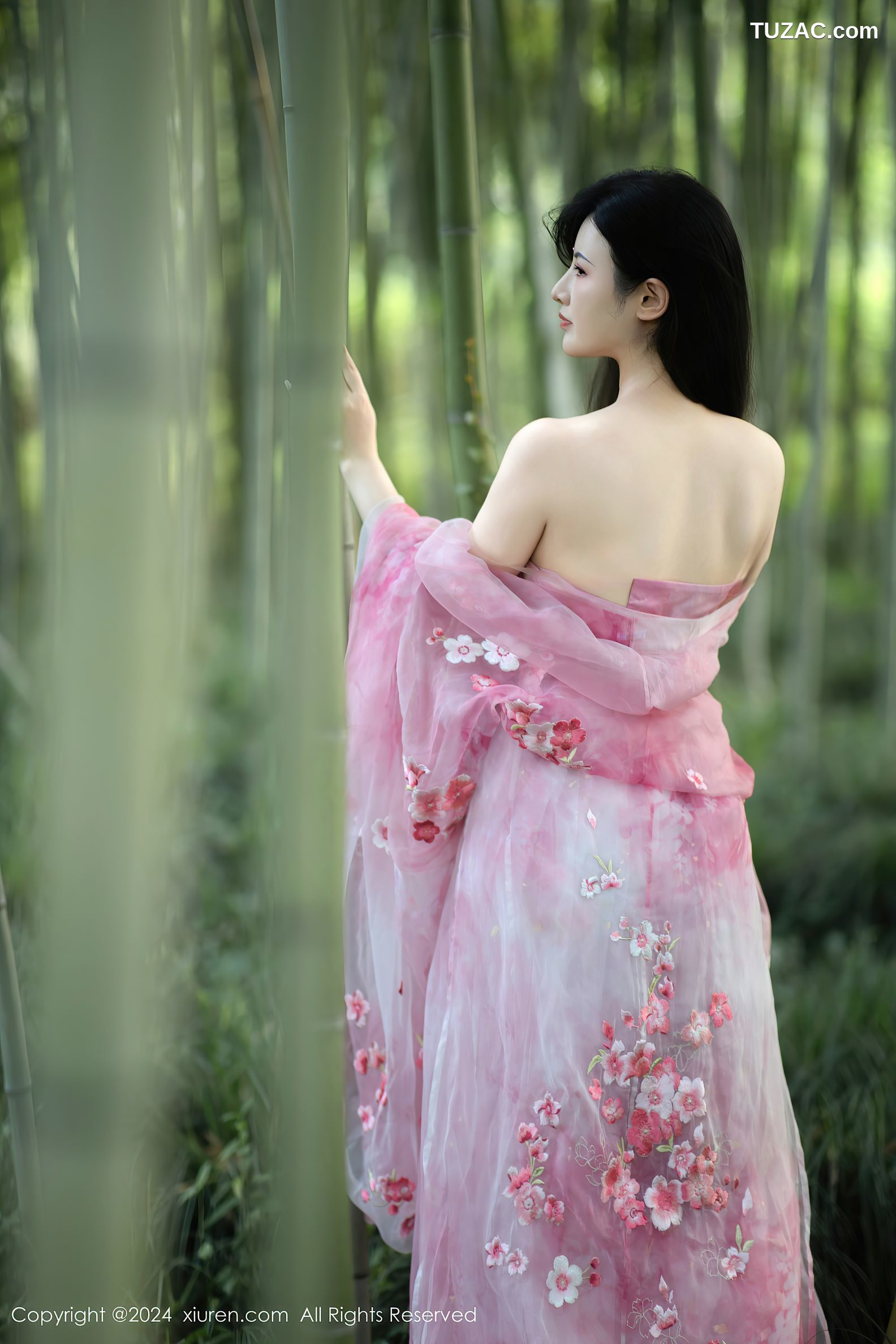 XiuRen秀人网-9100-诗诗kiki-古风粉纱户外竹林小溪真空湿身-2024.09.02