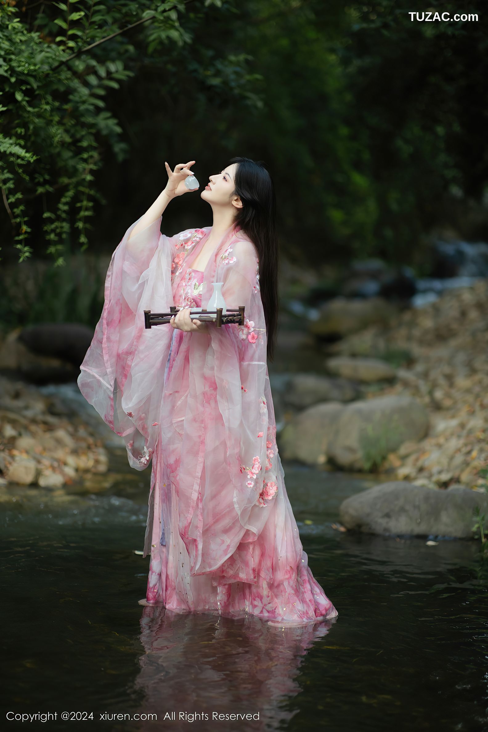 XiuRen秀人网-9100-诗诗kiki-古风粉纱户外竹林小溪真空湿身-2024.09.02