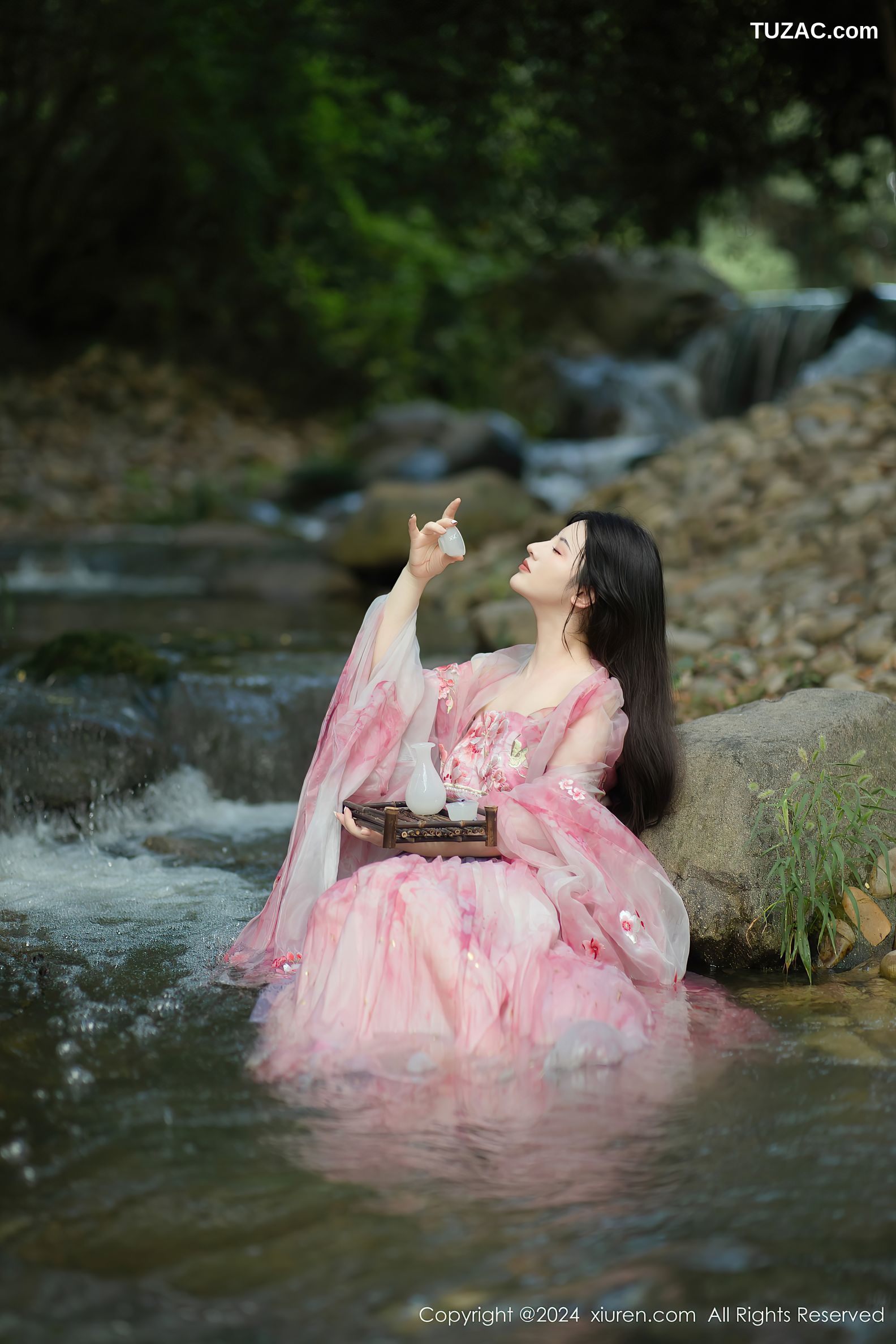 XiuRen秀人网-9100-诗诗kiki-古风粉纱户外竹林小溪真空湿身-2024.09.02