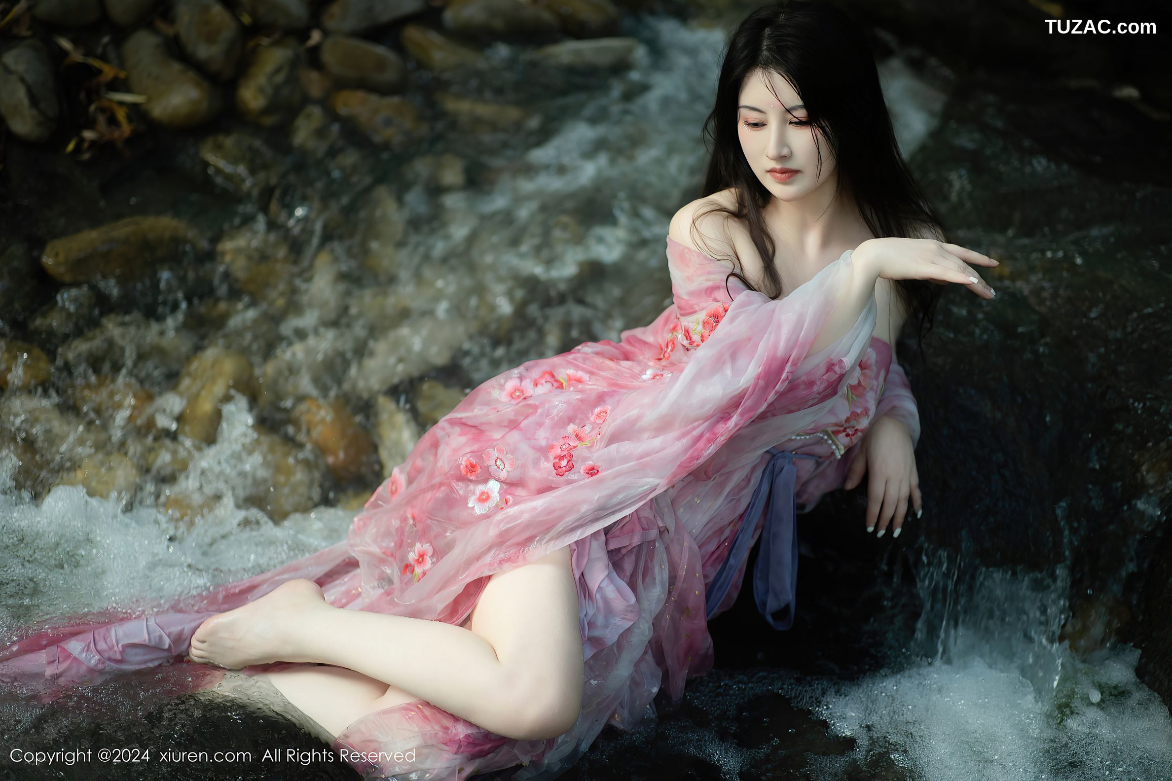 XiuRen秀人网-9100-诗诗kiki-古风粉纱户外竹林小溪真空湿身-2024.09.02