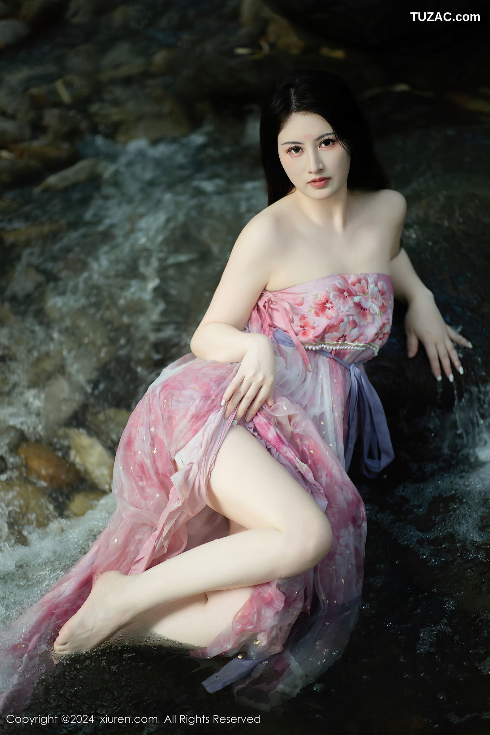 XiuRen秀人网-9100-诗诗kiki-古风粉纱户外竹林小溪真空湿身-2024.09.02