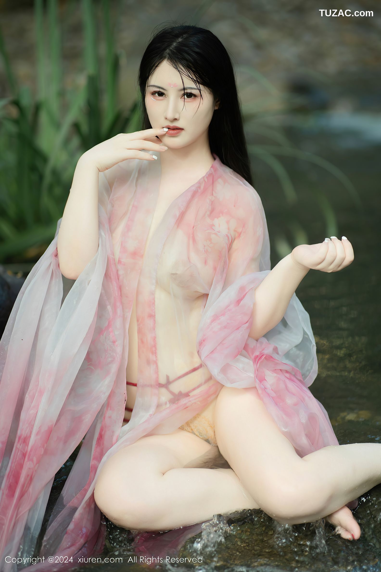XiuRen秀人网-9100-诗诗kiki-古风粉纱户外竹林小溪真空湿身-2024.09.02