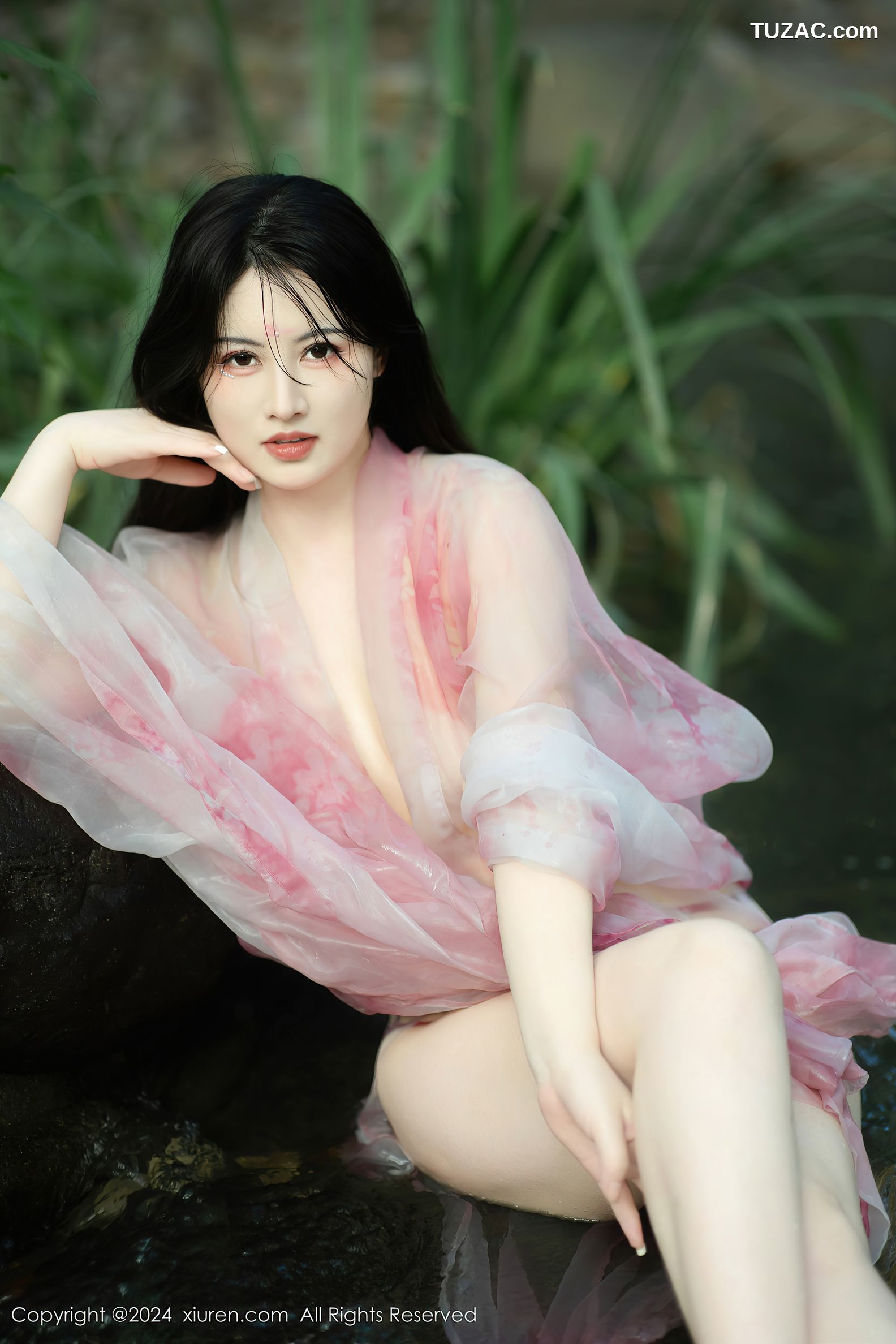 XiuRen秀人网-9100-诗诗kiki-古风粉纱户外竹林小溪真空湿身-2024.09.02