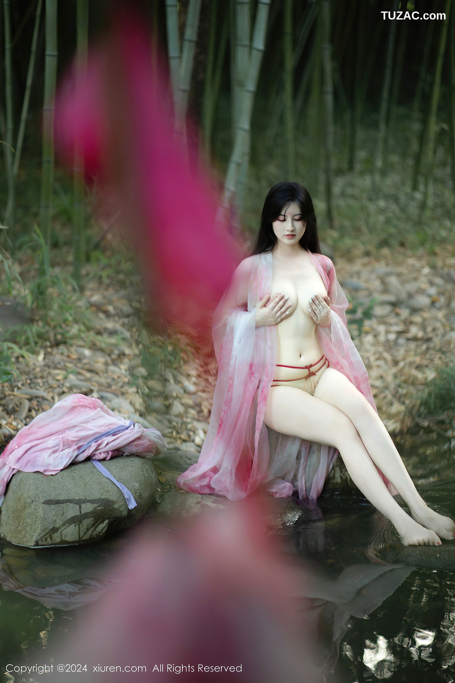 XiuRen秀人网-9100-诗诗kiki-古风粉纱户外竹林小溪真空湿身-2024.09.02