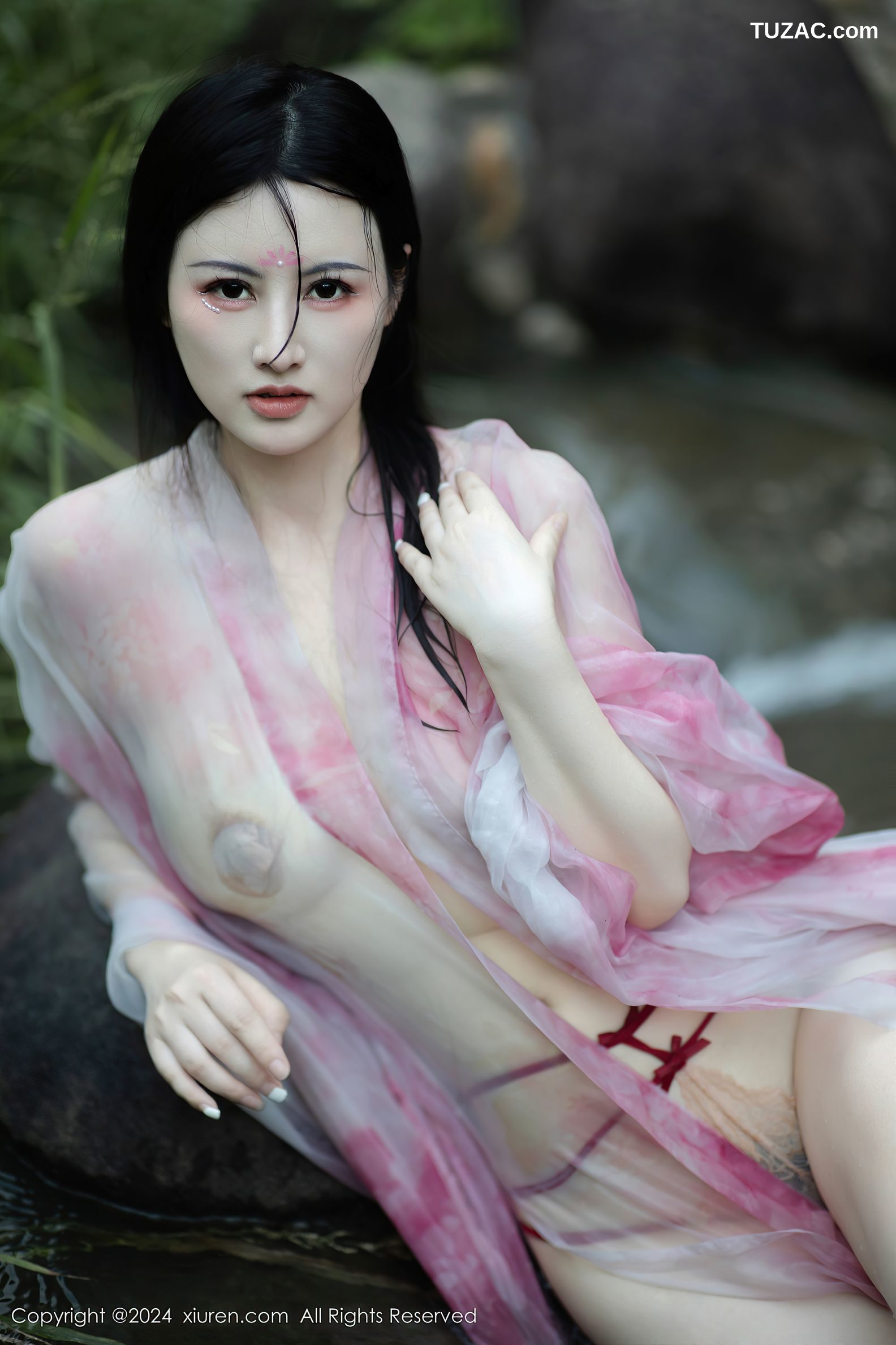 XiuRen秀人网-9100-诗诗kiki-古风粉纱户外竹林小溪真空湿身-2024.09.02