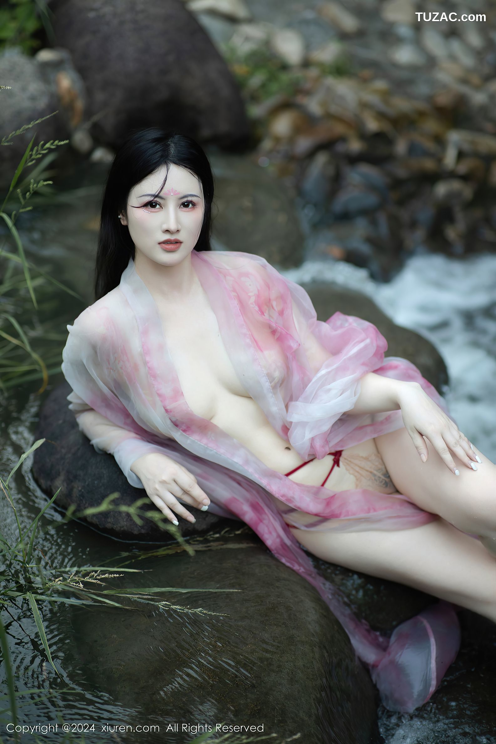XiuRen秀人网-9100-诗诗kiki-古风粉纱户外竹林小溪真空湿身-2024.09.02
