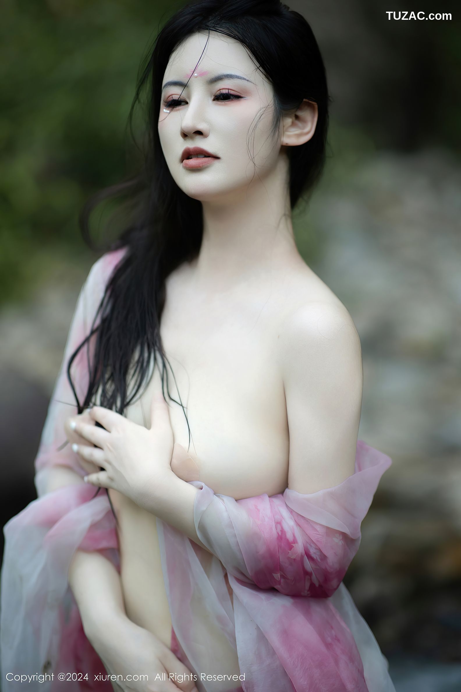 XiuRen秀人网-9100-诗诗kiki-古风粉纱户外竹林小溪真空湿身-2024.09.02