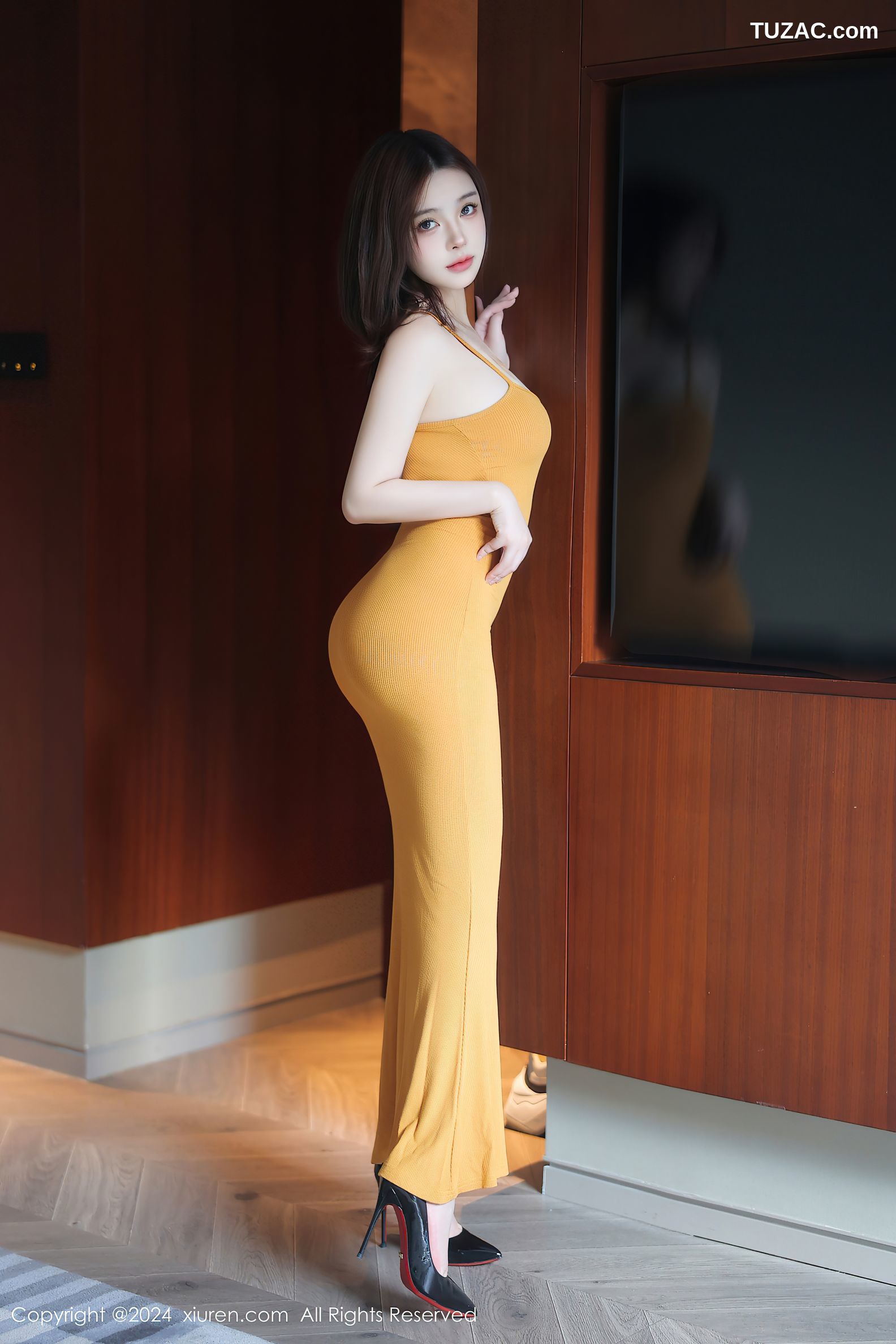 XiuRen秀人网-9103-麻布学妹-鹅黄吊带翘臀紧身裙-黑网情趣内衣爆乳-2024.09.03