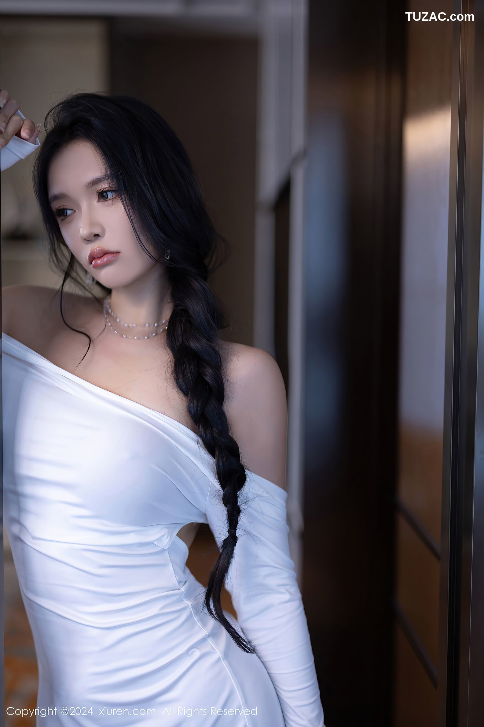 XiuRen秀人网-9115-娜比-白色紧身长裙-黑色情趣内衣黑丝-2024.09.05