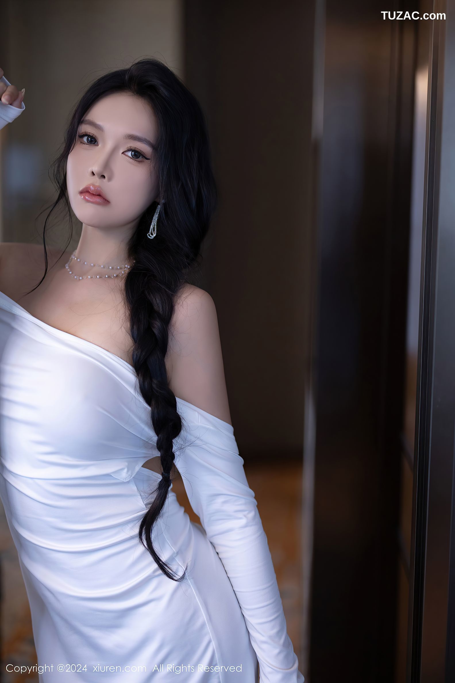XiuRen秀人网-9115-娜比-白色紧身长裙-黑色情趣内衣黑丝-2024.09.05