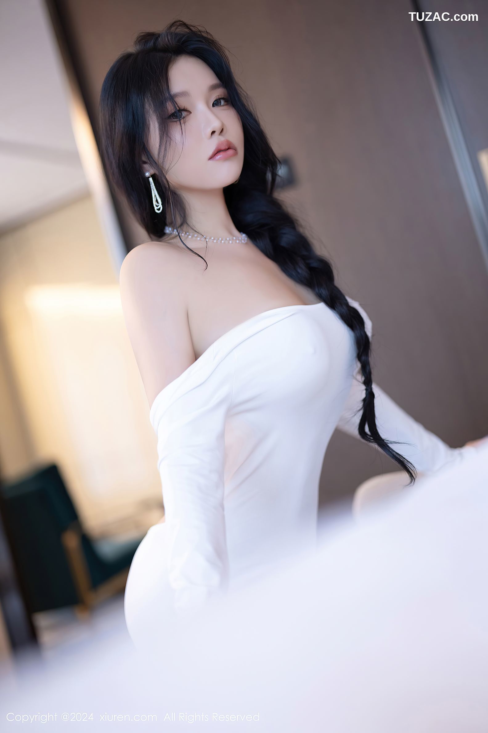 XiuRen秀人网-9115-娜比-白色紧身长裙-黑色情趣内衣黑丝-2024.09.05