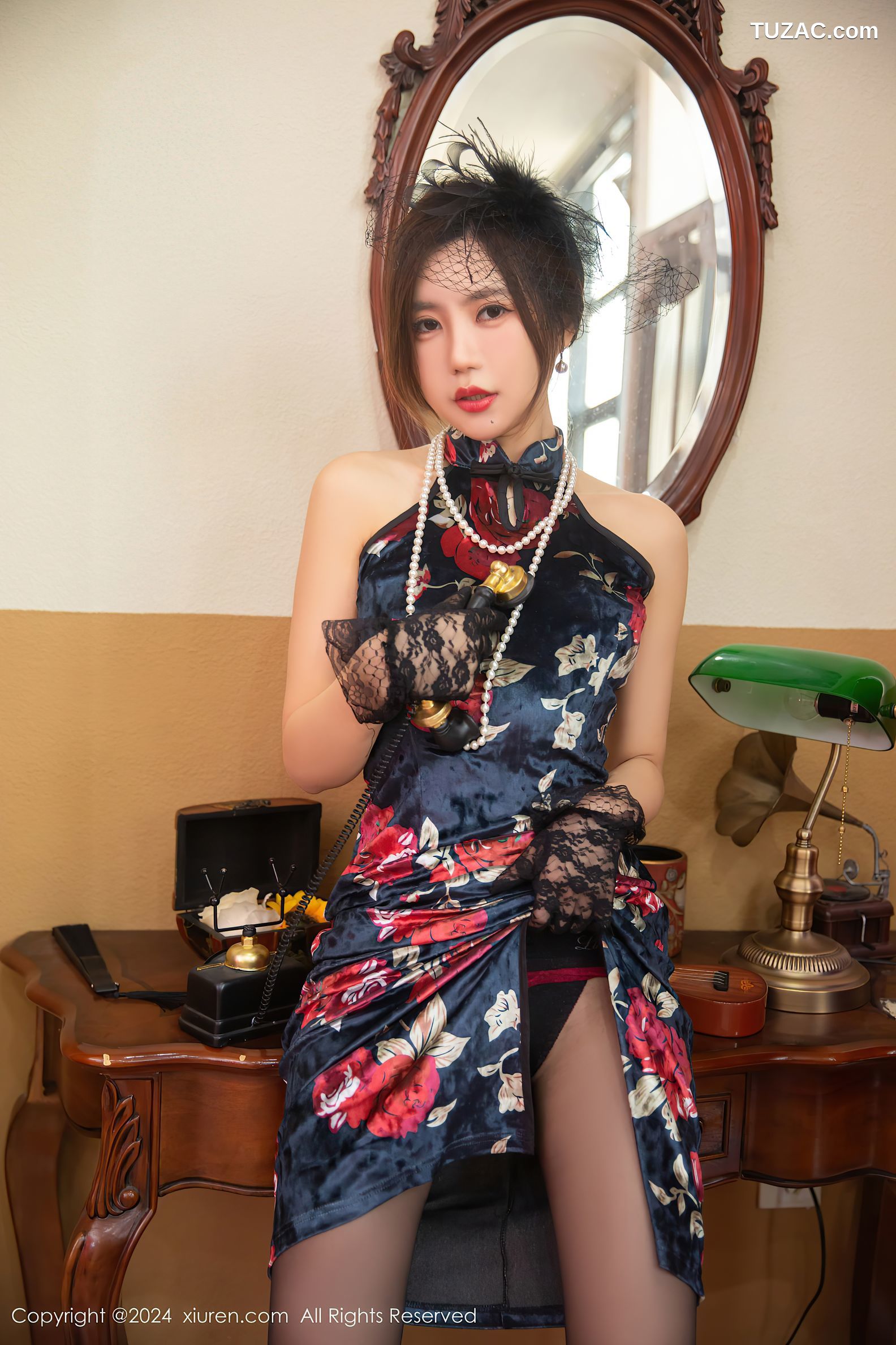 XiuRen秀人网-9116-绮里嘉ula-复古深蓝红印花旗袍黑丝-2024.09.05
