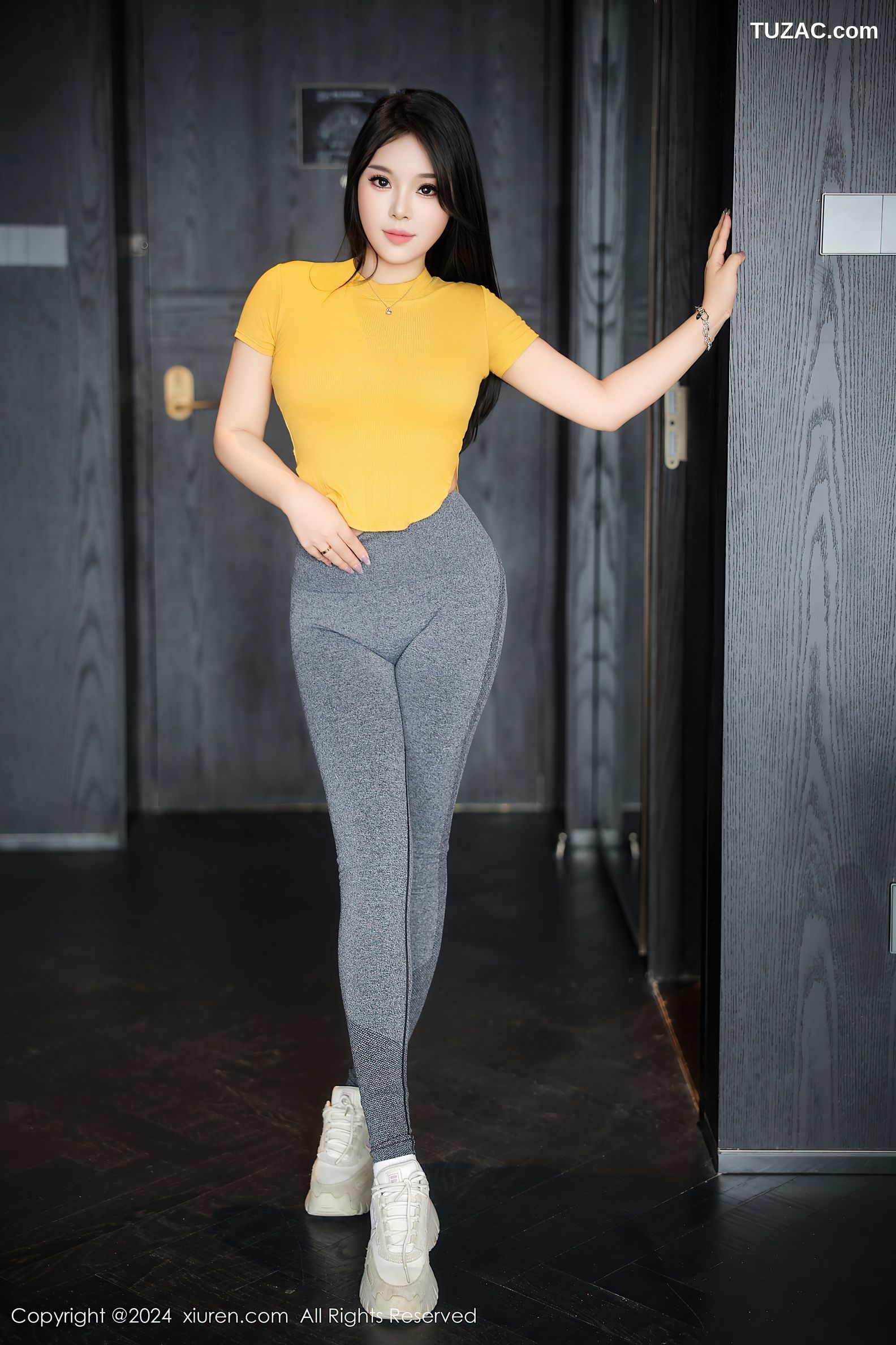 XiuRen秀人网-9117-麦田-健身美女s身材土黄T深灰瑜伽裤-2024.09.05