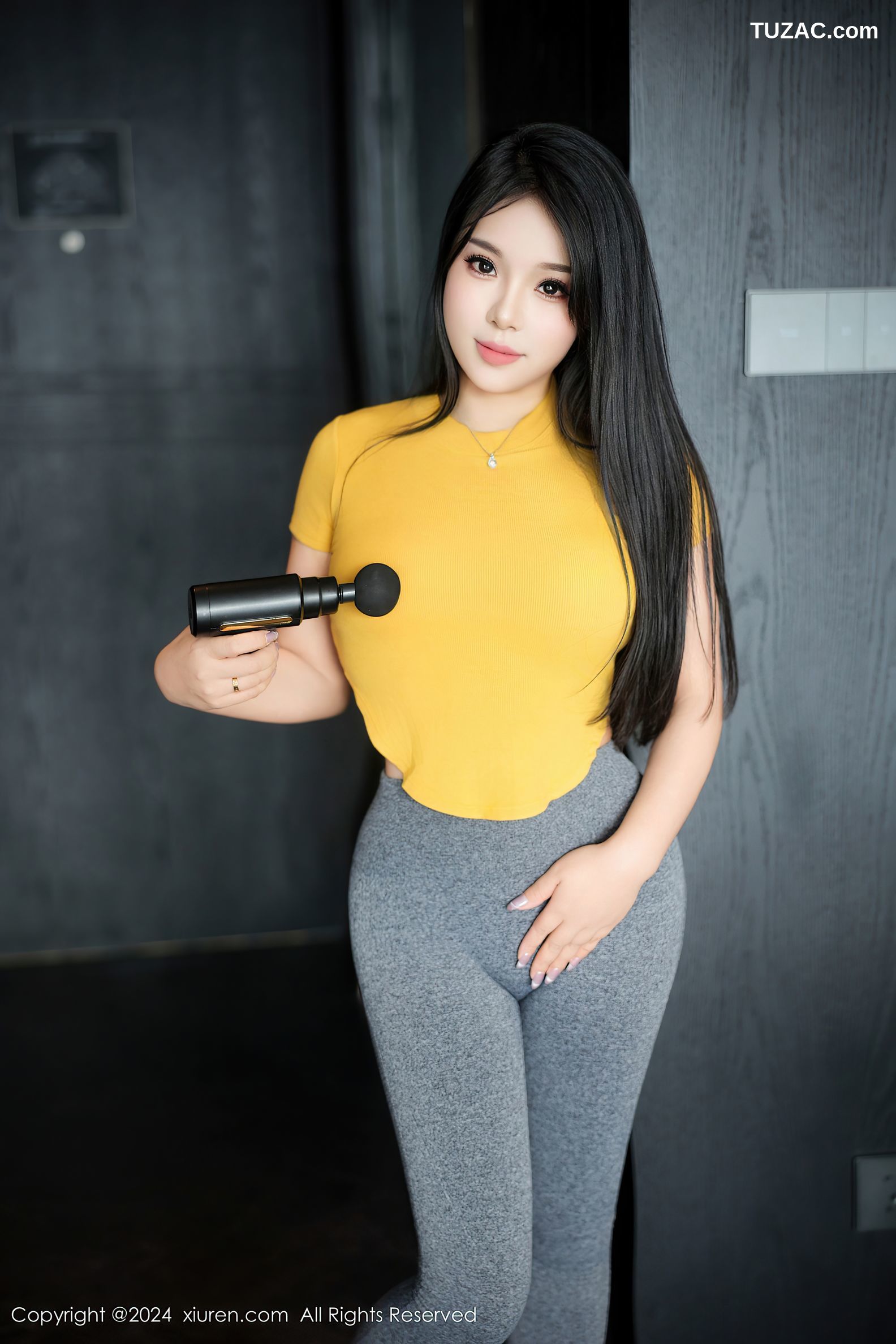 XiuRen秀人网-9117-麦田-健身美女s身材土黄T深灰瑜伽裤-2024.09.05