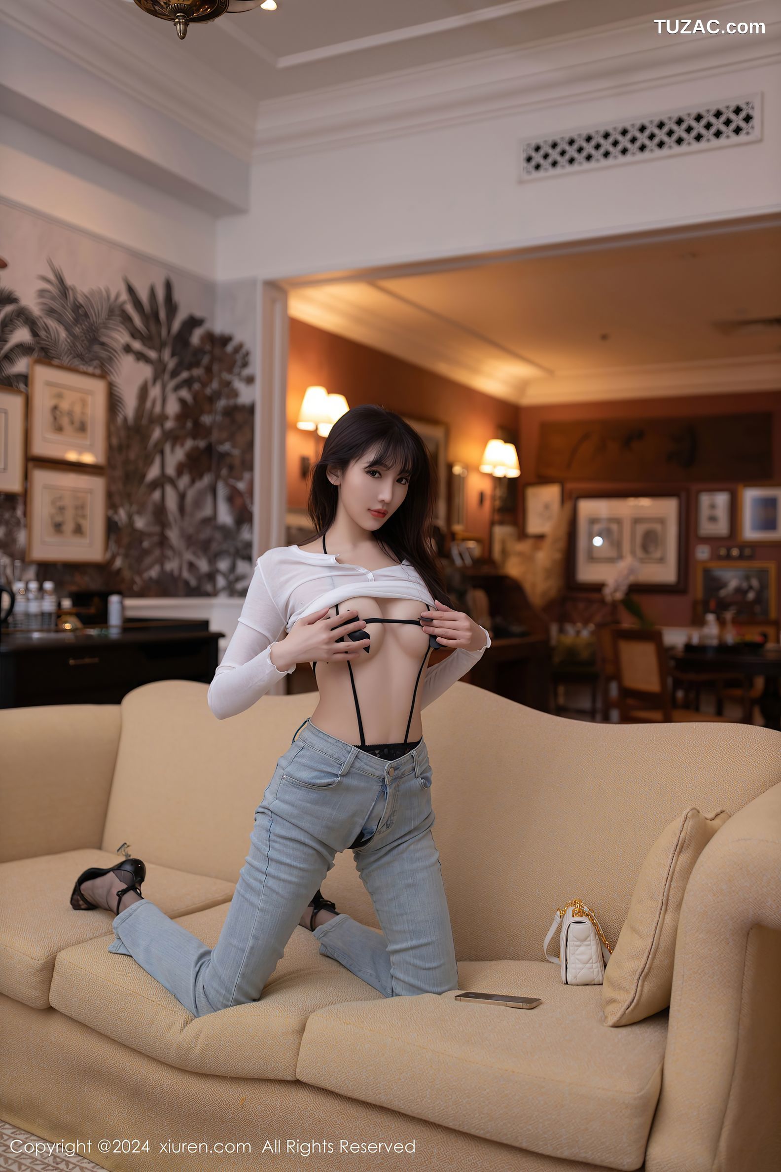 XiuRen秀人网-9118-陆萱萱-白T牛仔裤黑色情趣内衣黑丝爆乳-2024.09.05
