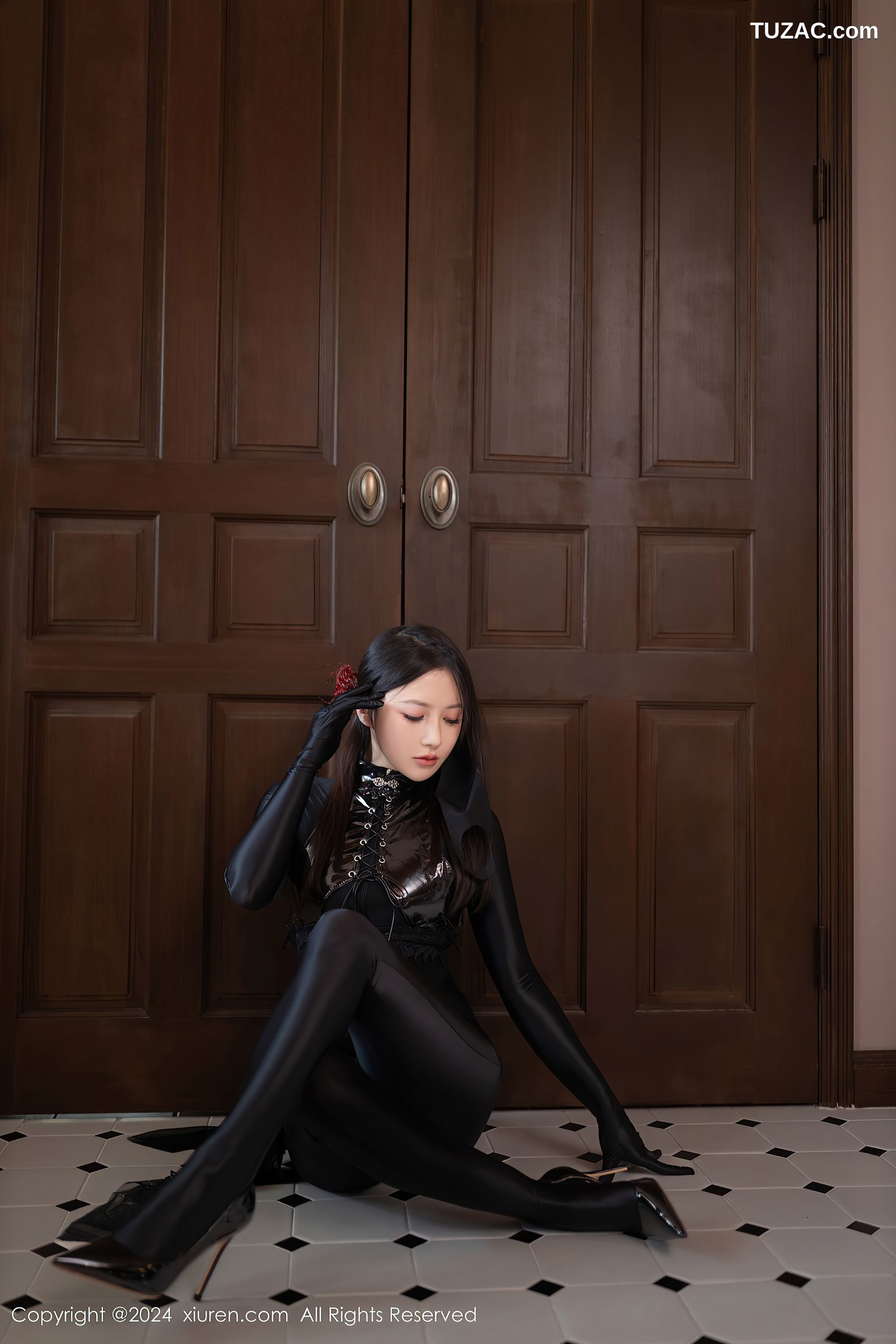 XiuRen秀人网-9125-鱼子酱Fish-韩国旅拍-黑色情趣连体衣-2024.09.06